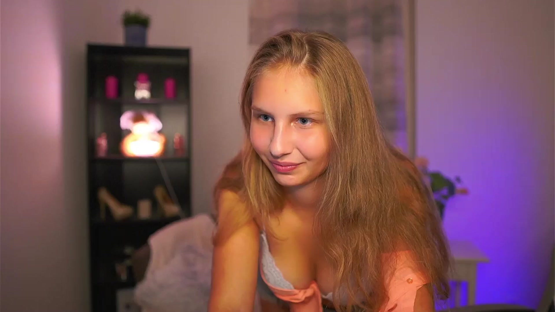 Gallery image thumbnail from Emmie_murray's myfreecams stream on, 10/16/2025, 16:17 image 19 of 20