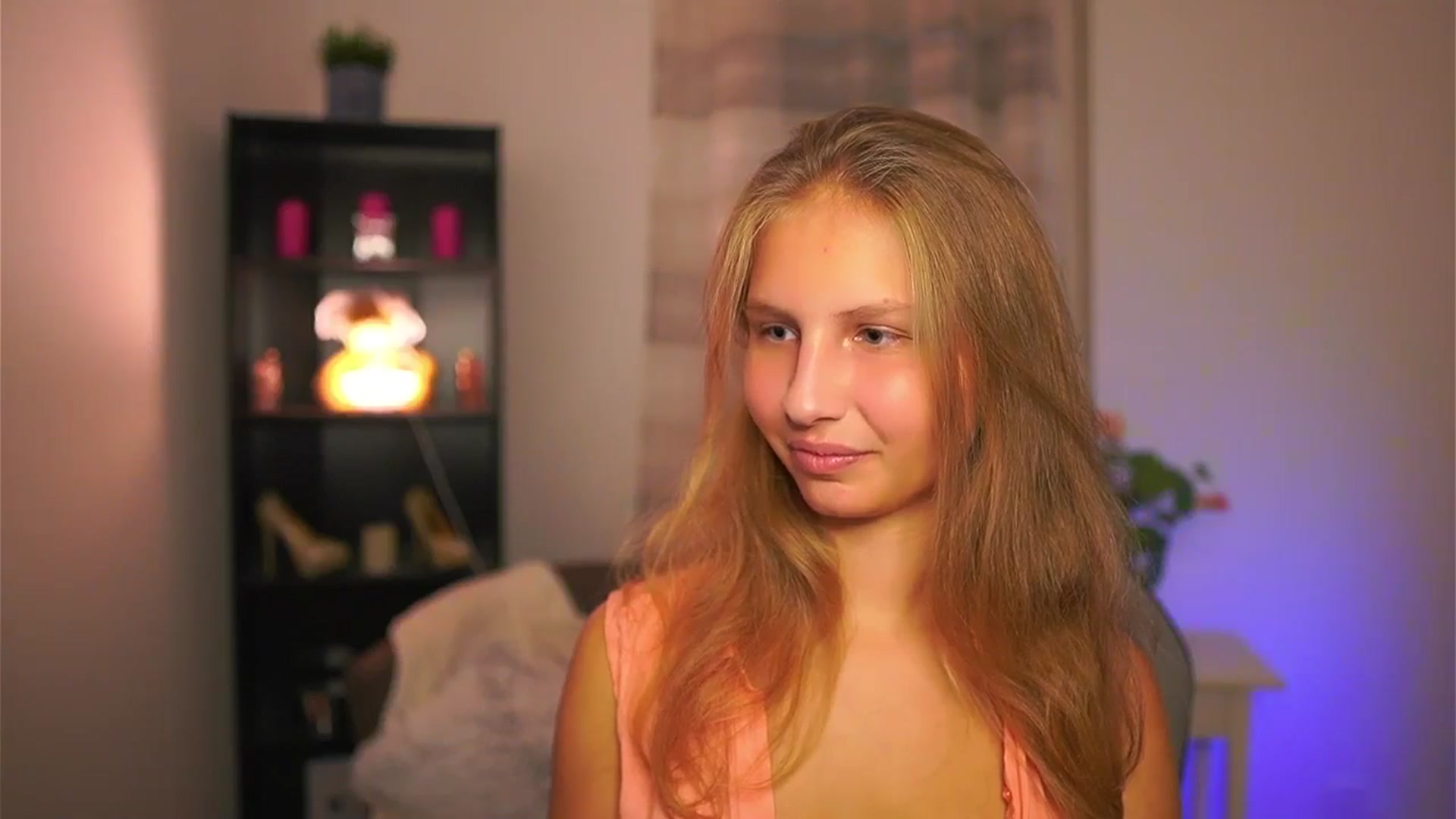 Gallery image thumbnail from Emmie_murray's myfreecams stream on, 10/16/2025, 16:17 image 14 of 20