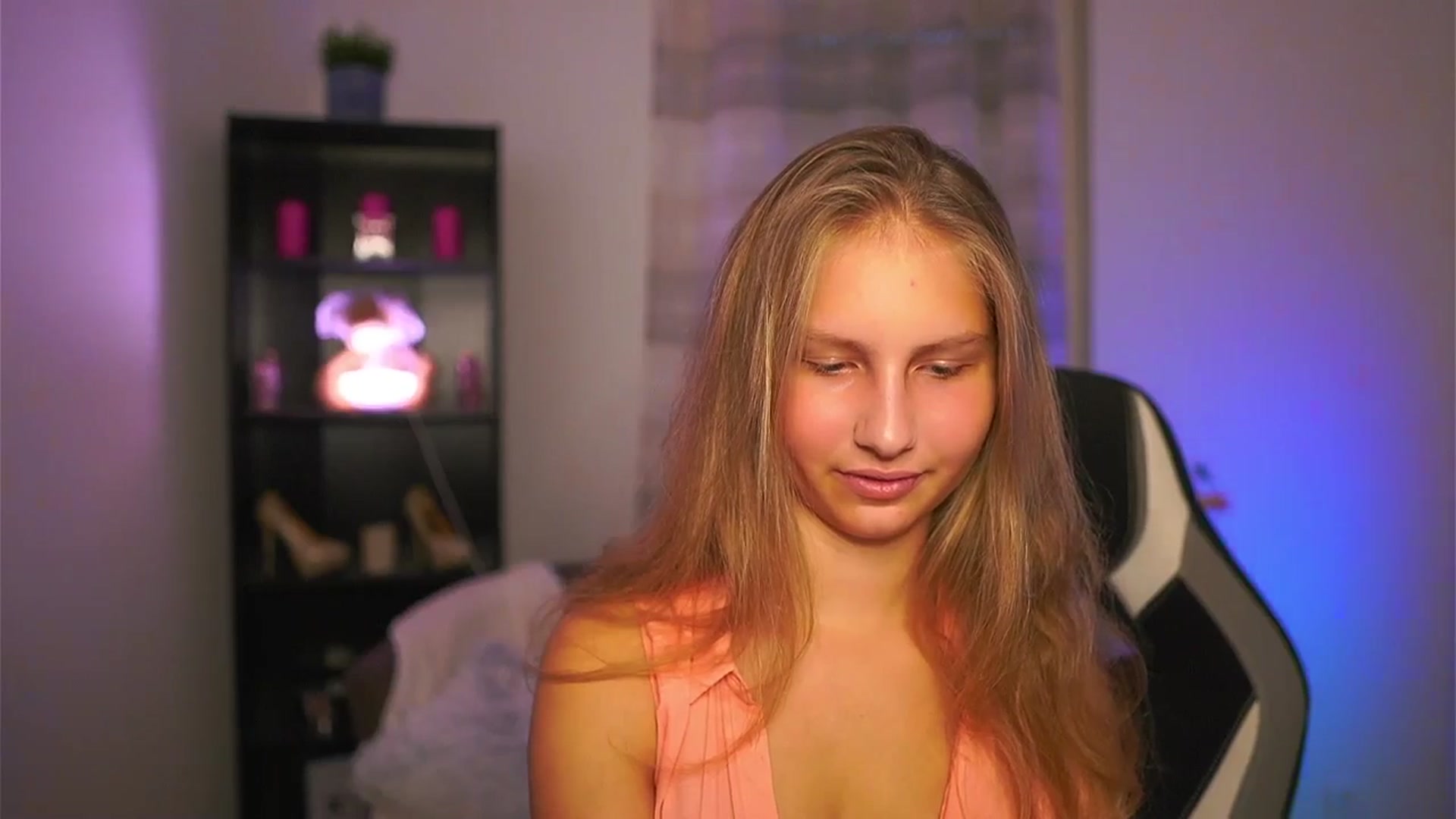 Gallery image thumbnail from Emmie_murray's myfreecams stream on, 10/16/2025, 16:17 image 11 of 20