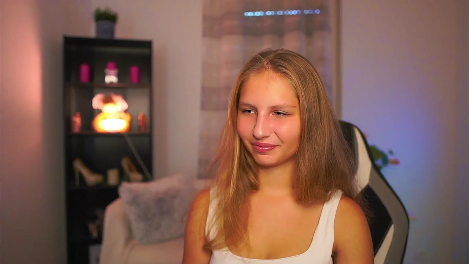 Gallery image thumbnail from Emmie_murray's myfreecams stream on, 10/17/2025, 13:22 image 8 of 20