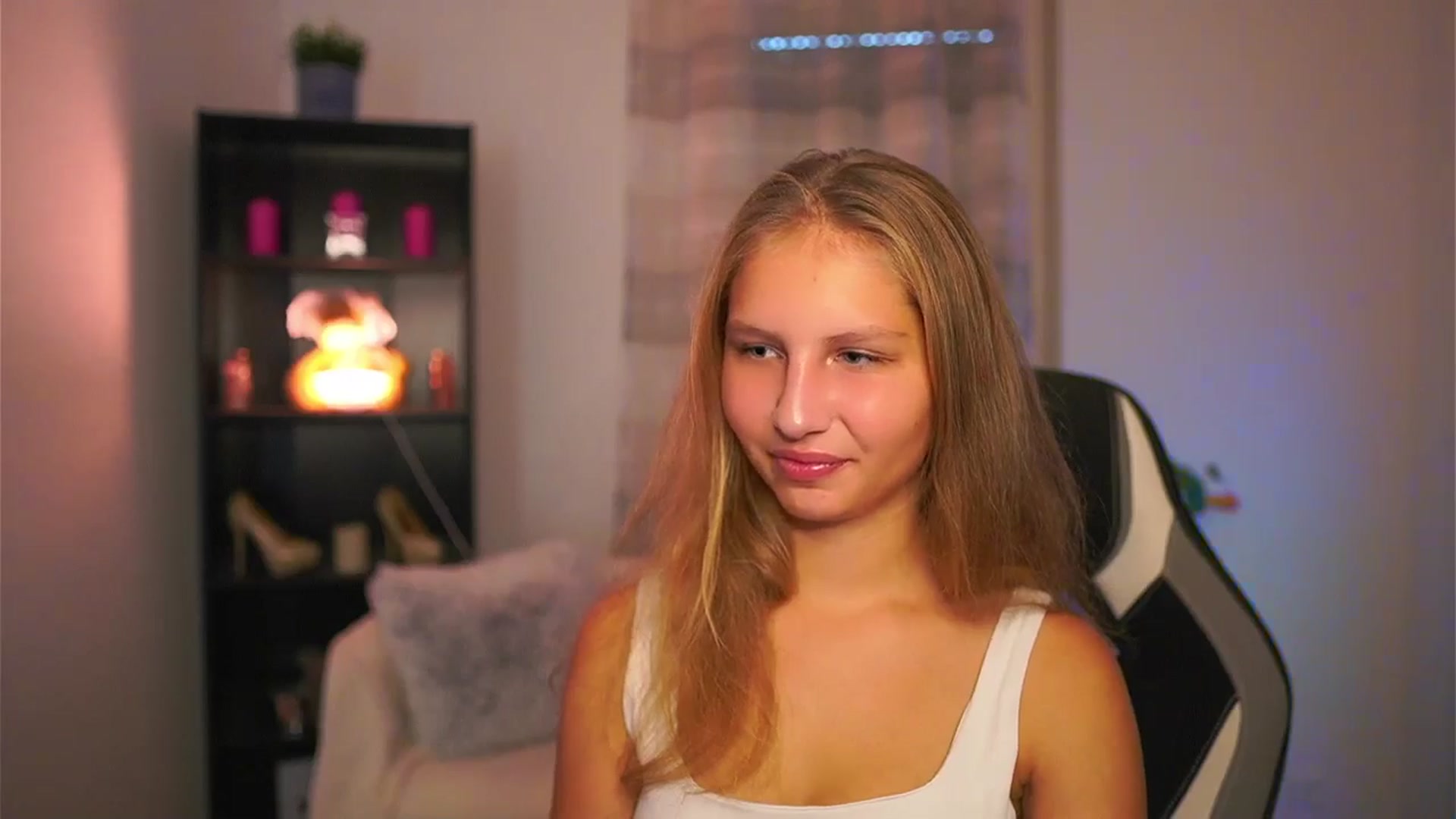 Gallery image thumbnail from Emmie_murray's myfreecams stream on, 10/17/2025, 13:22 image 11 of 20