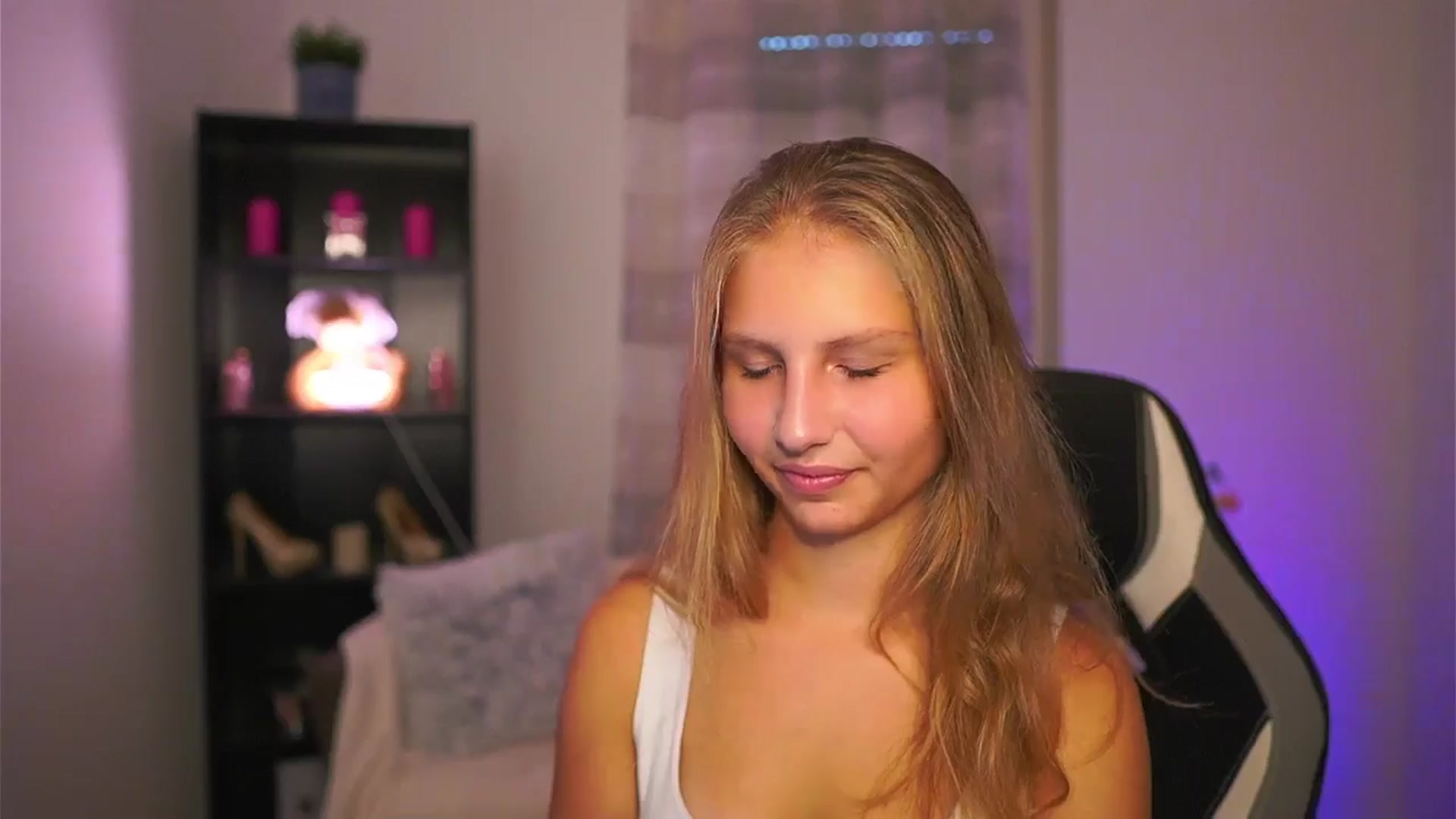 Gallery image thumbnail from Emmie_murray's myfreecams stream on, 10/17/2025, 14:27 image 4 of 20