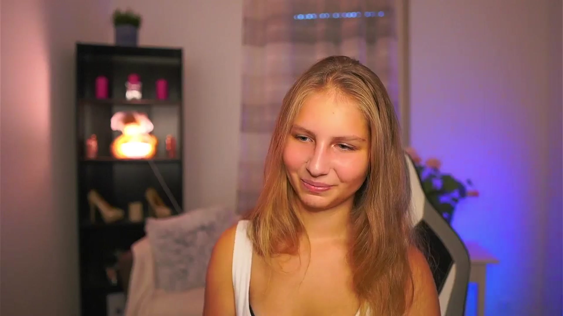 Gallery image thumbnail from Emmie_murray's myfreecams stream on, 10/17/2025, 14:27 image 16 of 20