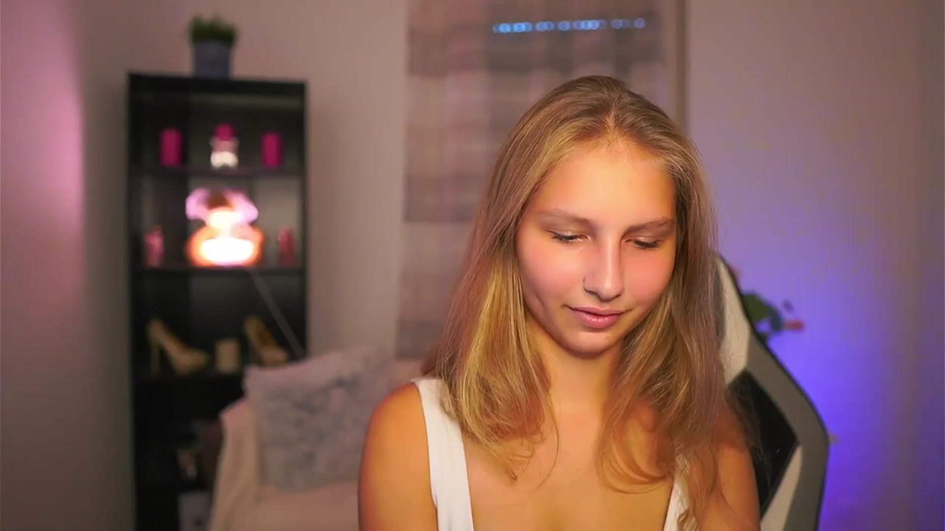 Gallery image thumbnail from Emmie_murray's myfreecams stream on, 10/17/2025, 14:27 image 8 of 20
