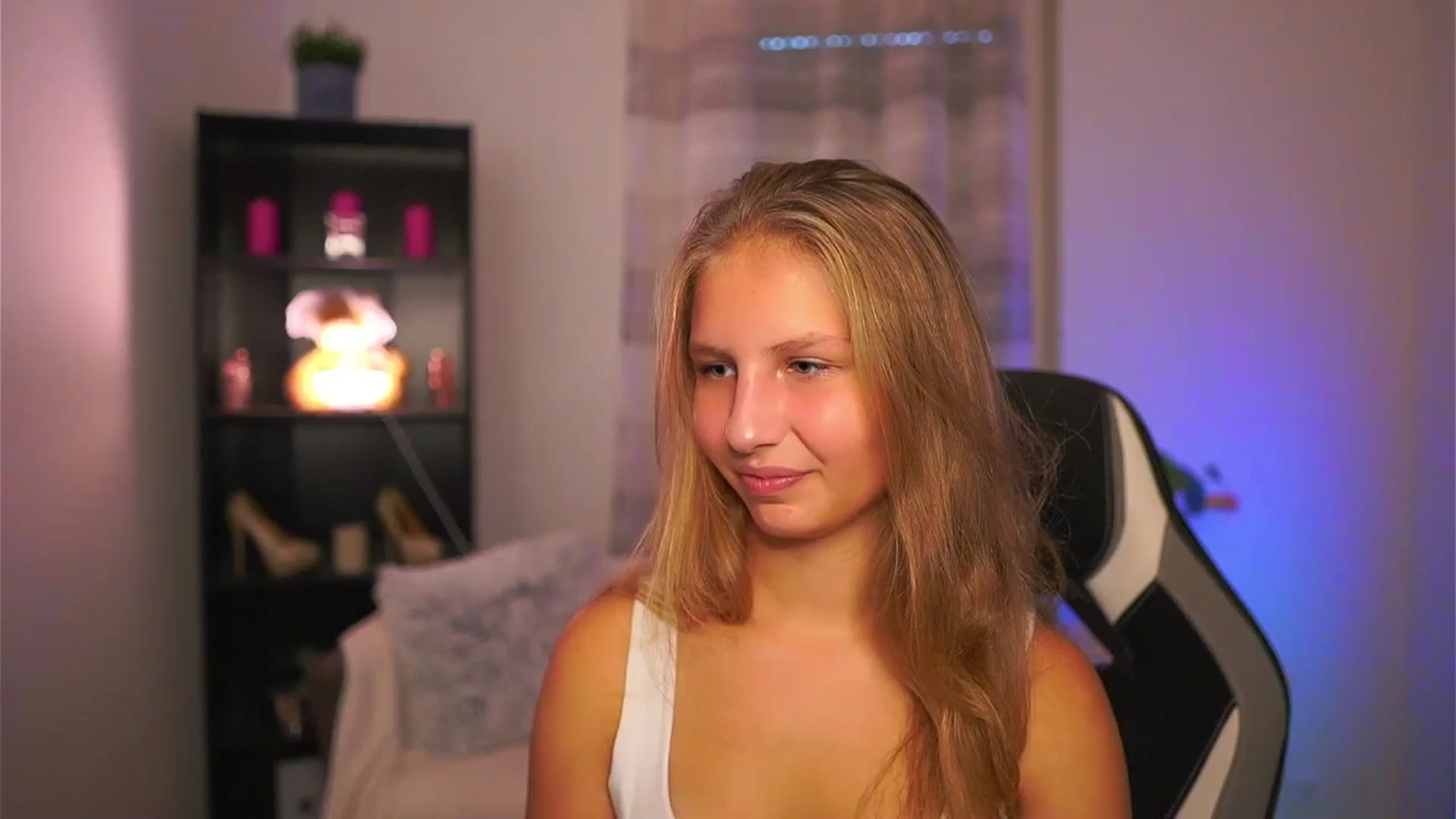 Gallery image thumbnail from Emmie_murray's myfreecams stream on, 10/17/2025, 14:27 image 1 of 20