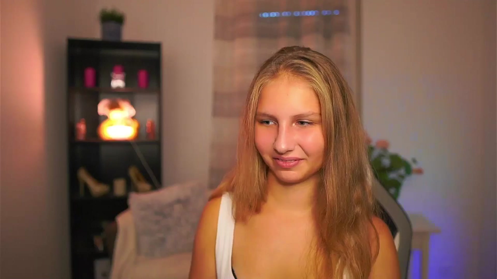 Gallery image thumbnail from Emmie_murray's myfreecams stream on, 10/17/2025, 14:27 image 18 of 20