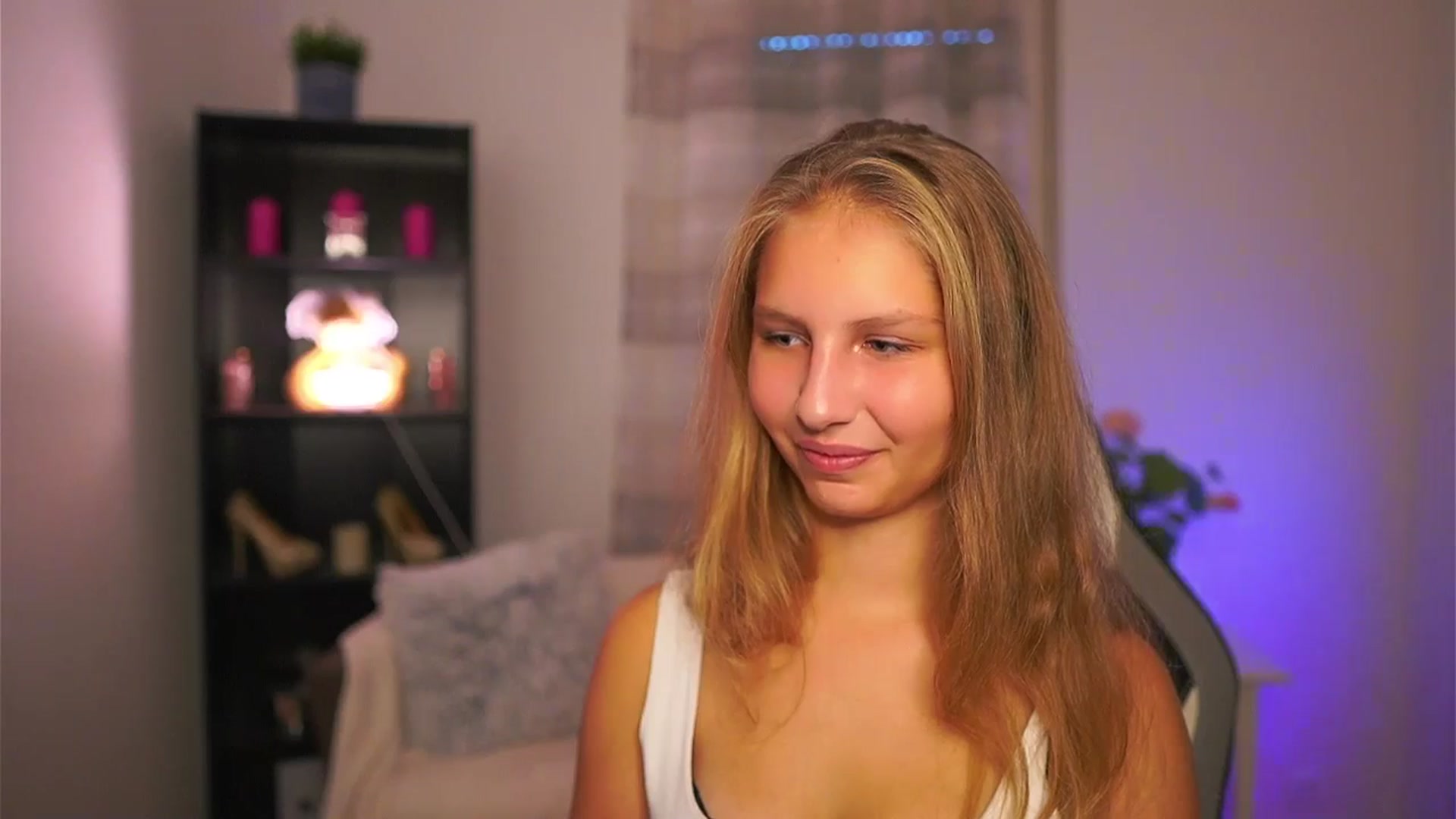 Gallery image thumbnail from Emmie_murray's myfreecams stream on, 10/17/2025, 14:27 image 11 of 20