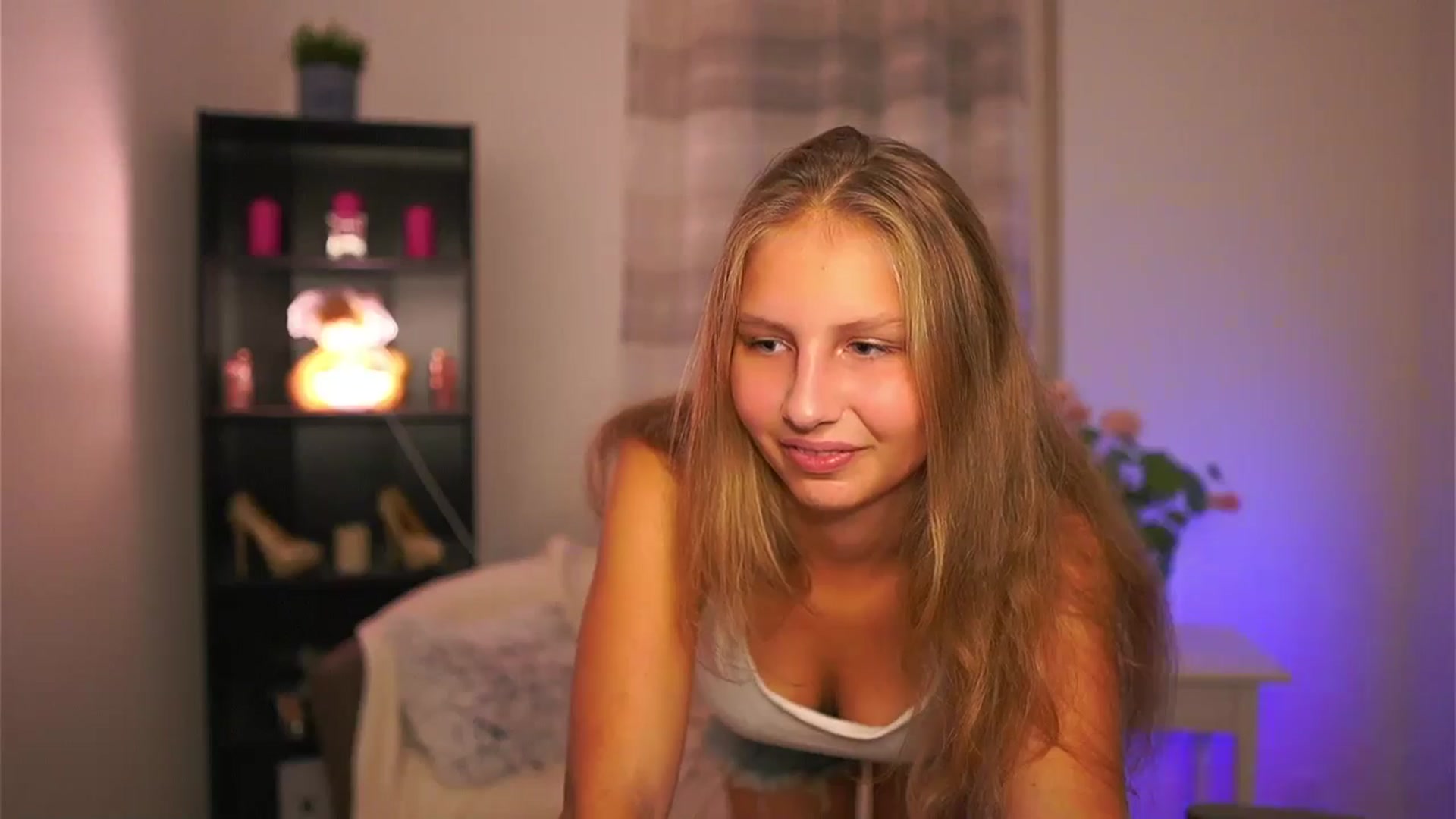 Gallery image thumbnail from Emmie_murray's myfreecams stream on, 10/17/2025, 16:51 image 12 of 20