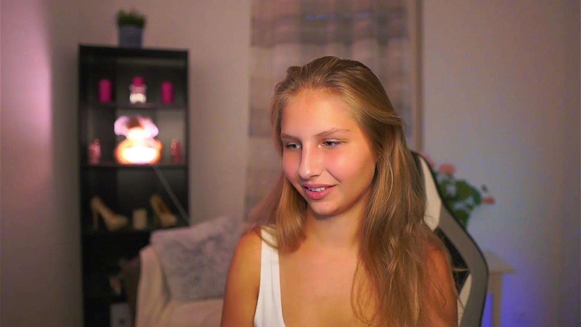 Gallery image thumbnail from Emmie_murray's myfreecams stream on, 10/17/2025, 16:51 image 1 of 20