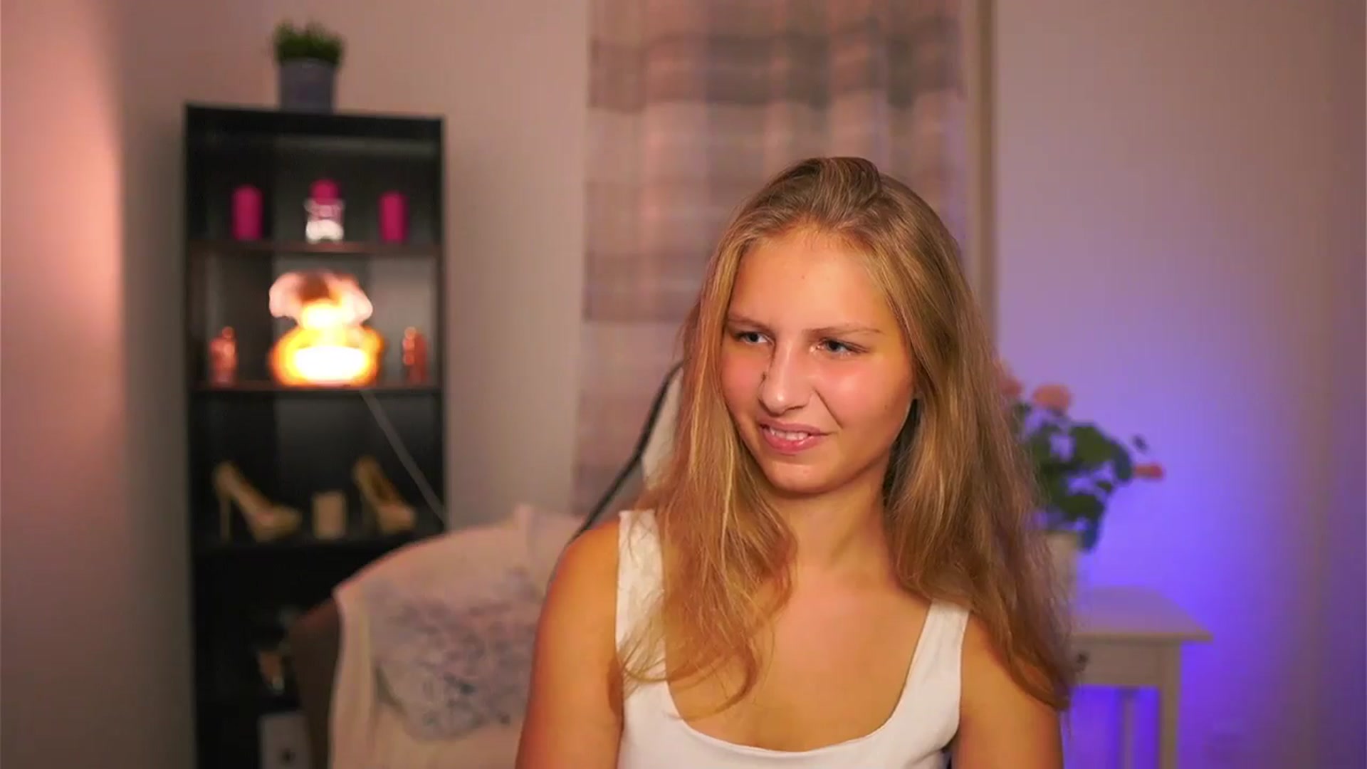 Gallery image thumbnail from Emmie_murray's myfreecams stream on, 10/17/2025, 16:51 image 16 of 20