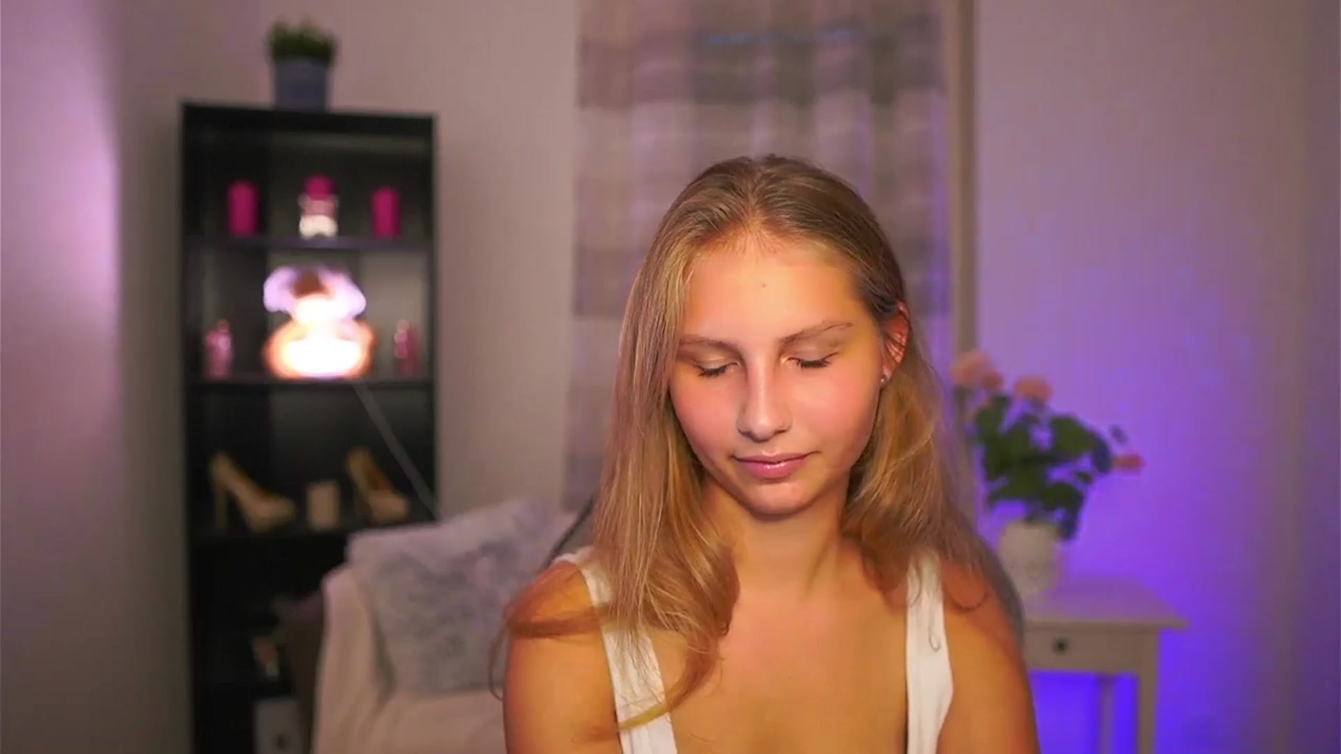 Gallery image thumbnail from Emmie_murray's myfreecams stream on, 10/17/2025, 16:51 image 2 of 20