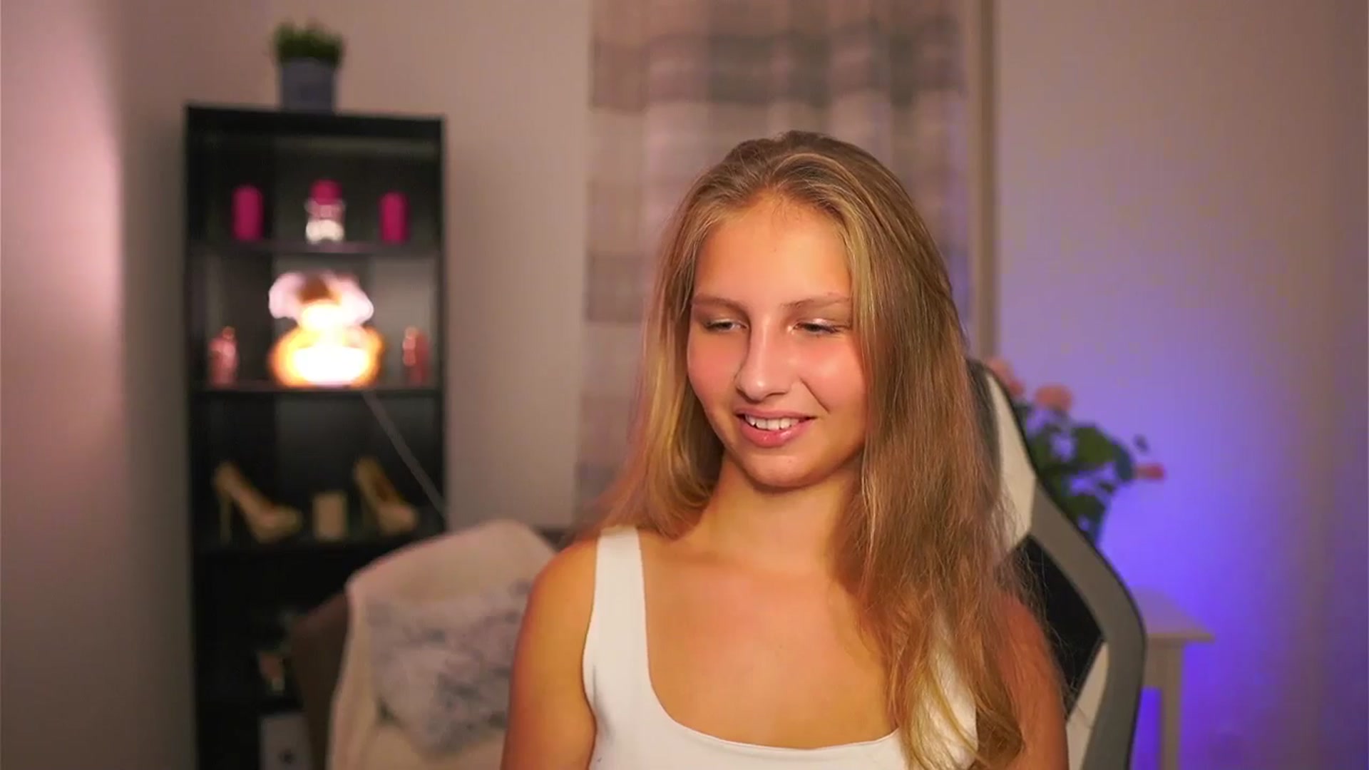 Gallery image thumbnail from Emmie_murray's myfreecams stream on, 10/17/2025, 16:51 image 20 of 20