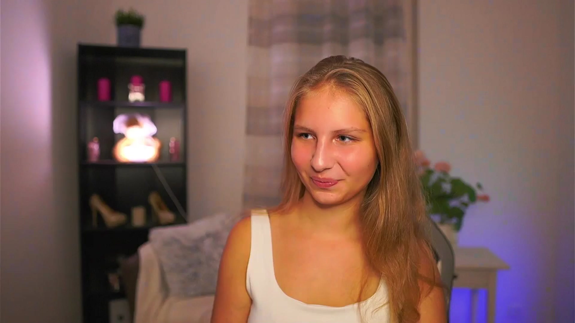 Gallery image thumbnail from Emmie_murray's myfreecams stream on, 10/17/2025, 16:51 image 5 of 20