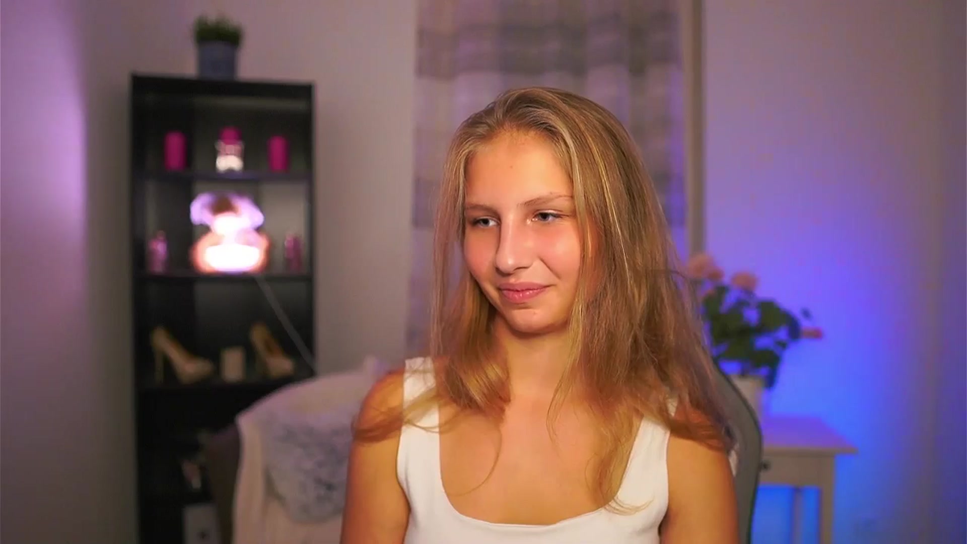Gallery image thumbnail from Emmie_murray's myfreecams stream on, 10/17/2025, 16:51 image 10 of 20