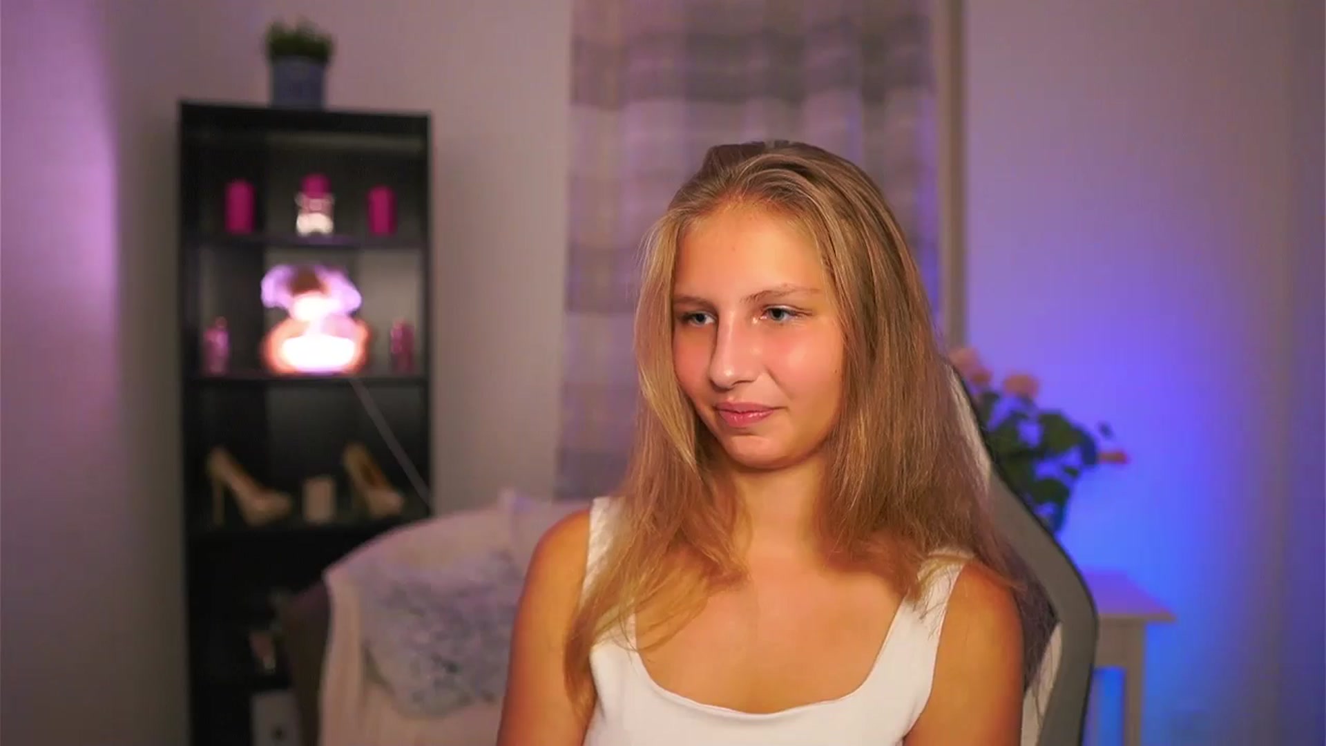 Gallery image thumbnail from Emmie_murray's myfreecams stream on, 10/17/2025, 16:51 image 18 of 20