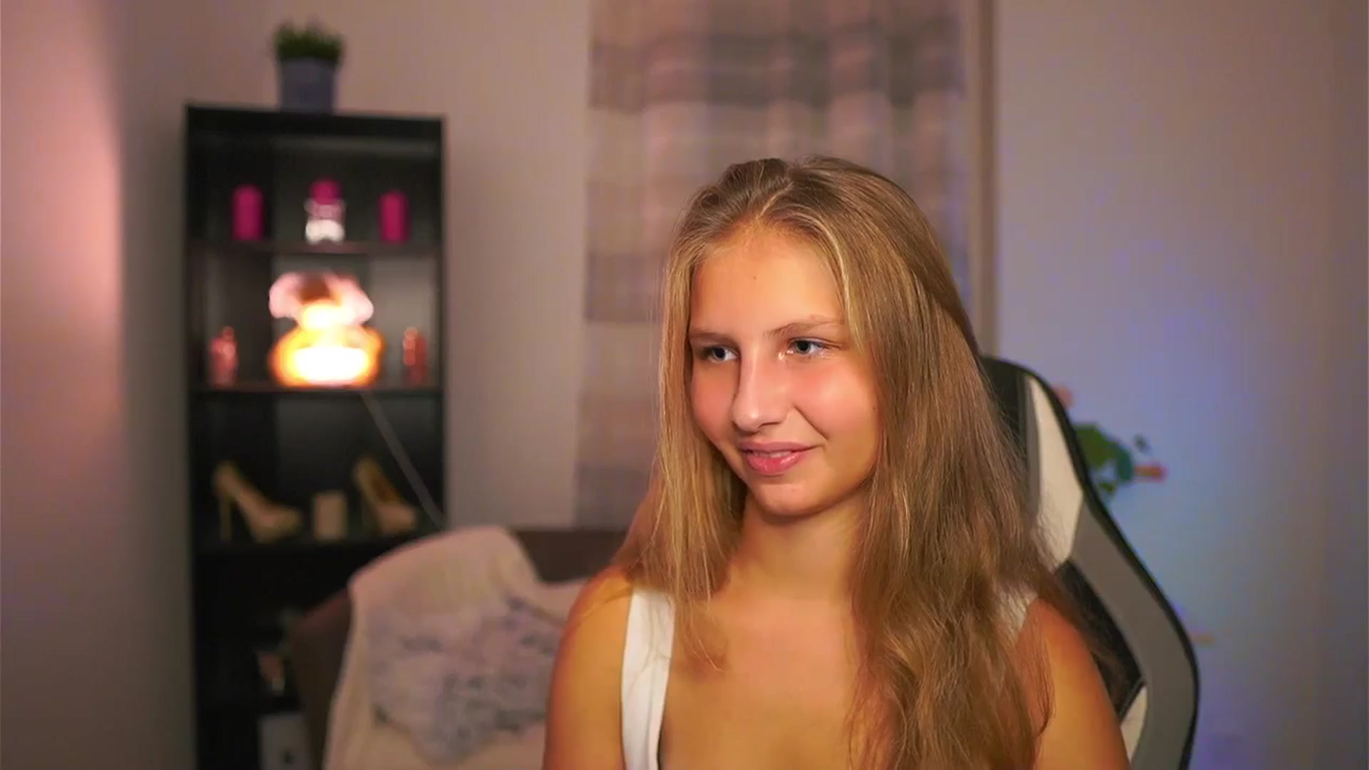 Gallery image thumbnail from Emmie_murray's myfreecams stream on, 10/17/2025, 17:57 image 3 of 20