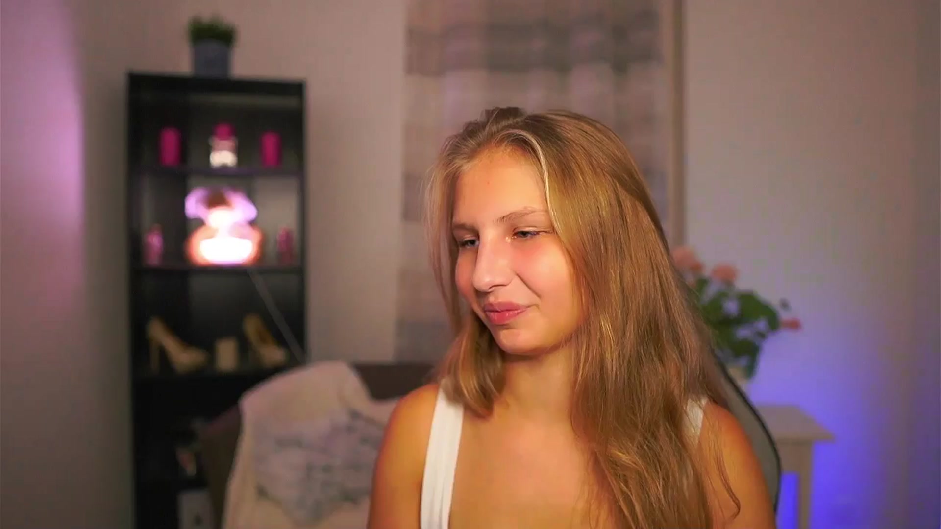 Gallery image thumbnail from Emmie_murray's myfreecams stream on, 10/17/2025, 17:57 image 1 of 20