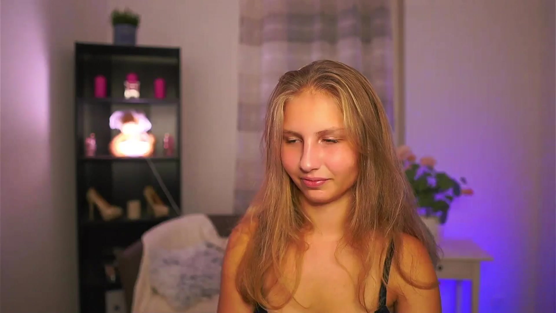 Gallery image thumbnail from Emmie_murray's myfreecams stream on, 10/17/2025, 17:57 image 13 of 20