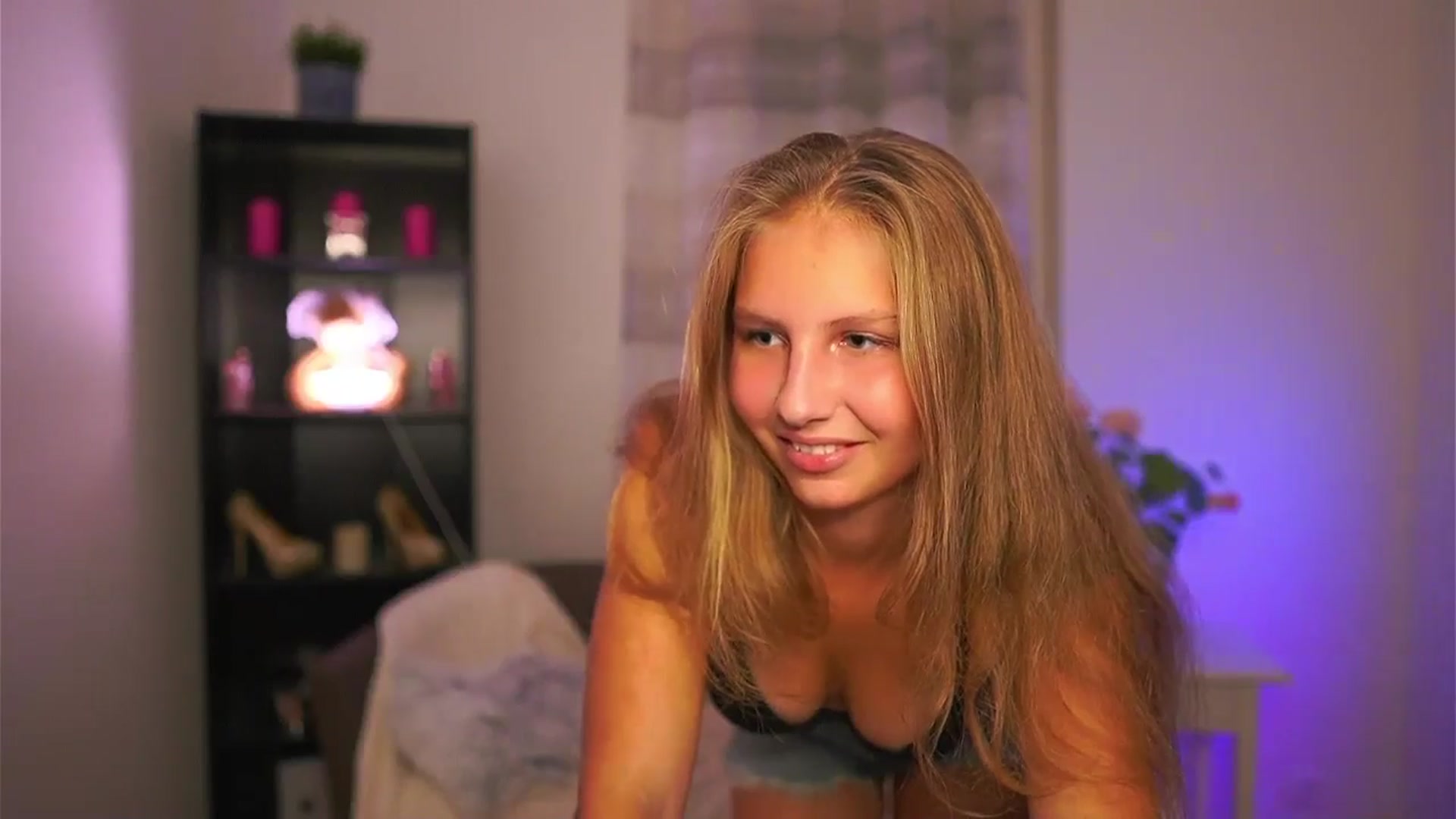 Gallery image thumbnail from Emmie_murray's myfreecams stream on, 10/17/2025, 17:57 image 17 of 20