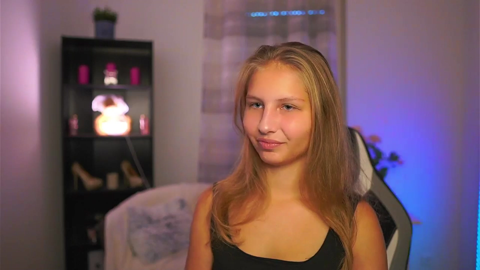 Gallery image thumbnail from Emmie_murray's myfreecams stream on, 10/18/2025, 14:30 image 17 of 20