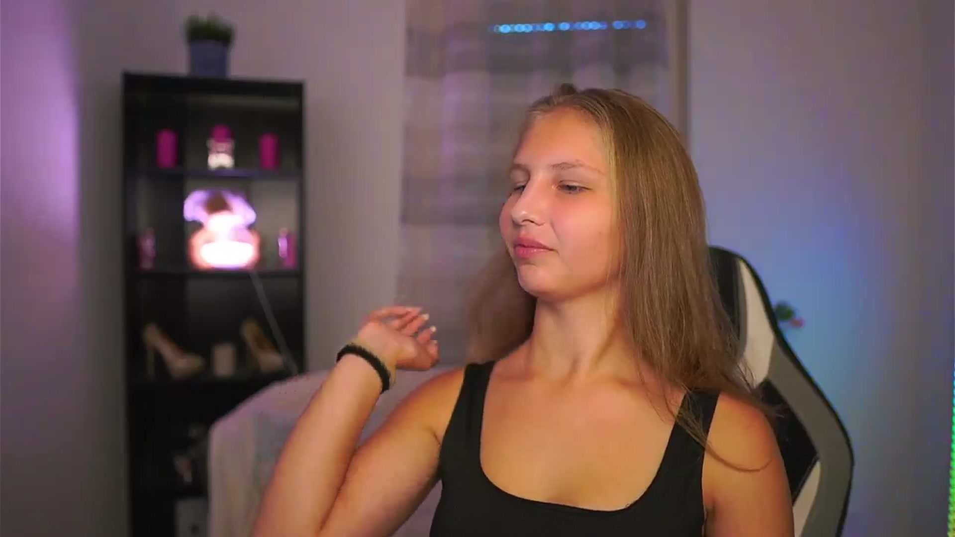 Gallery image thumbnail from Emmie_murray's myfreecams stream on, 10/18/2025, 14:30 image 7 of 20