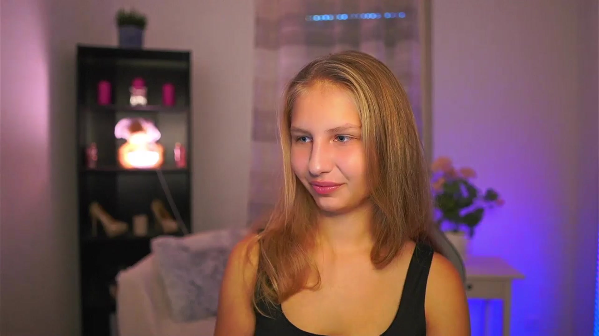 Gallery image thumbnail from Emmie_murray's myfreecams stream on, 10/18/2025, 14:30 image 2 of 20