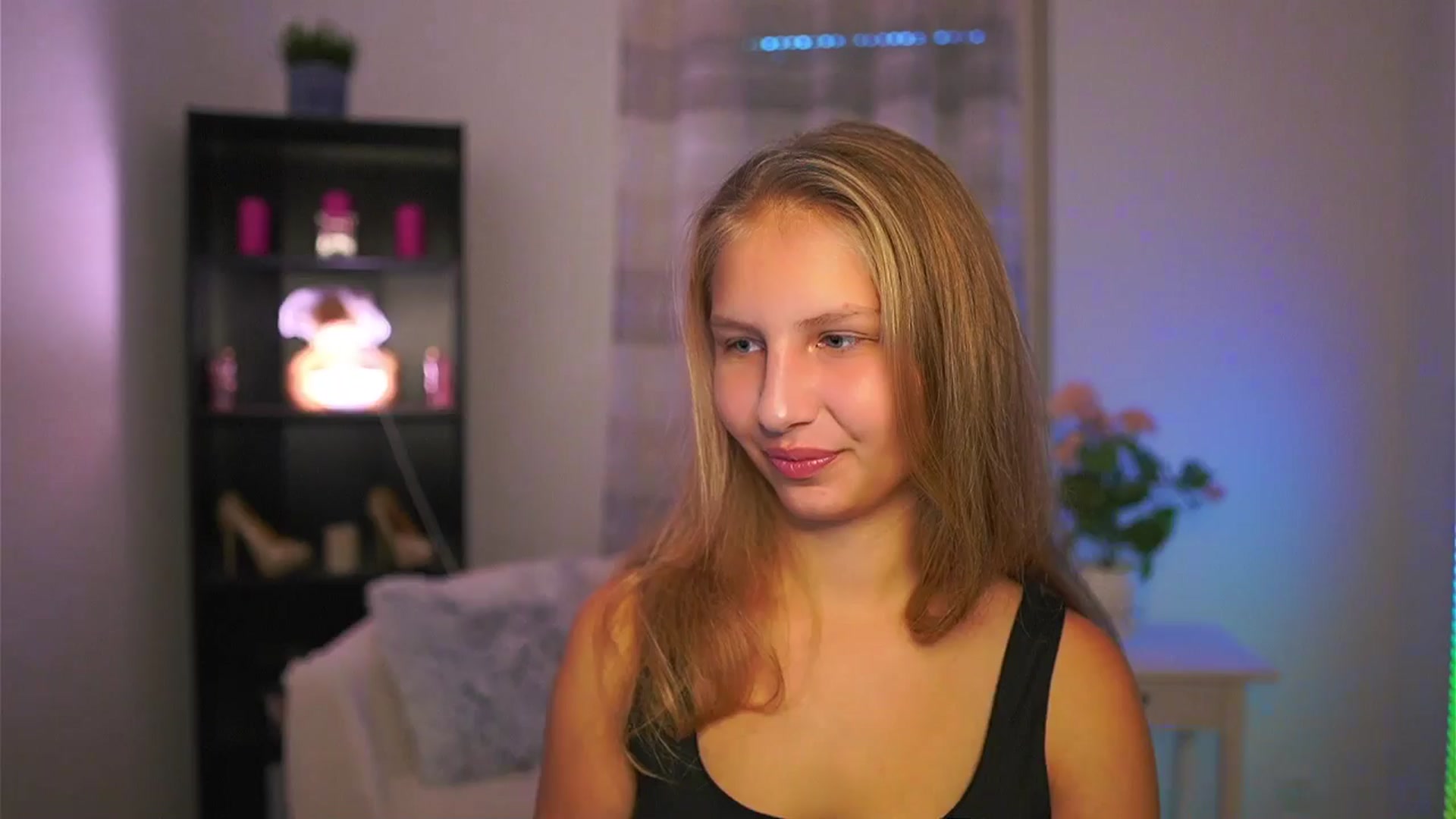 Gallery image thumbnail from Emmie_murray's myfreecams stream on, 10/18/2025, 14:30 image 1 of 20