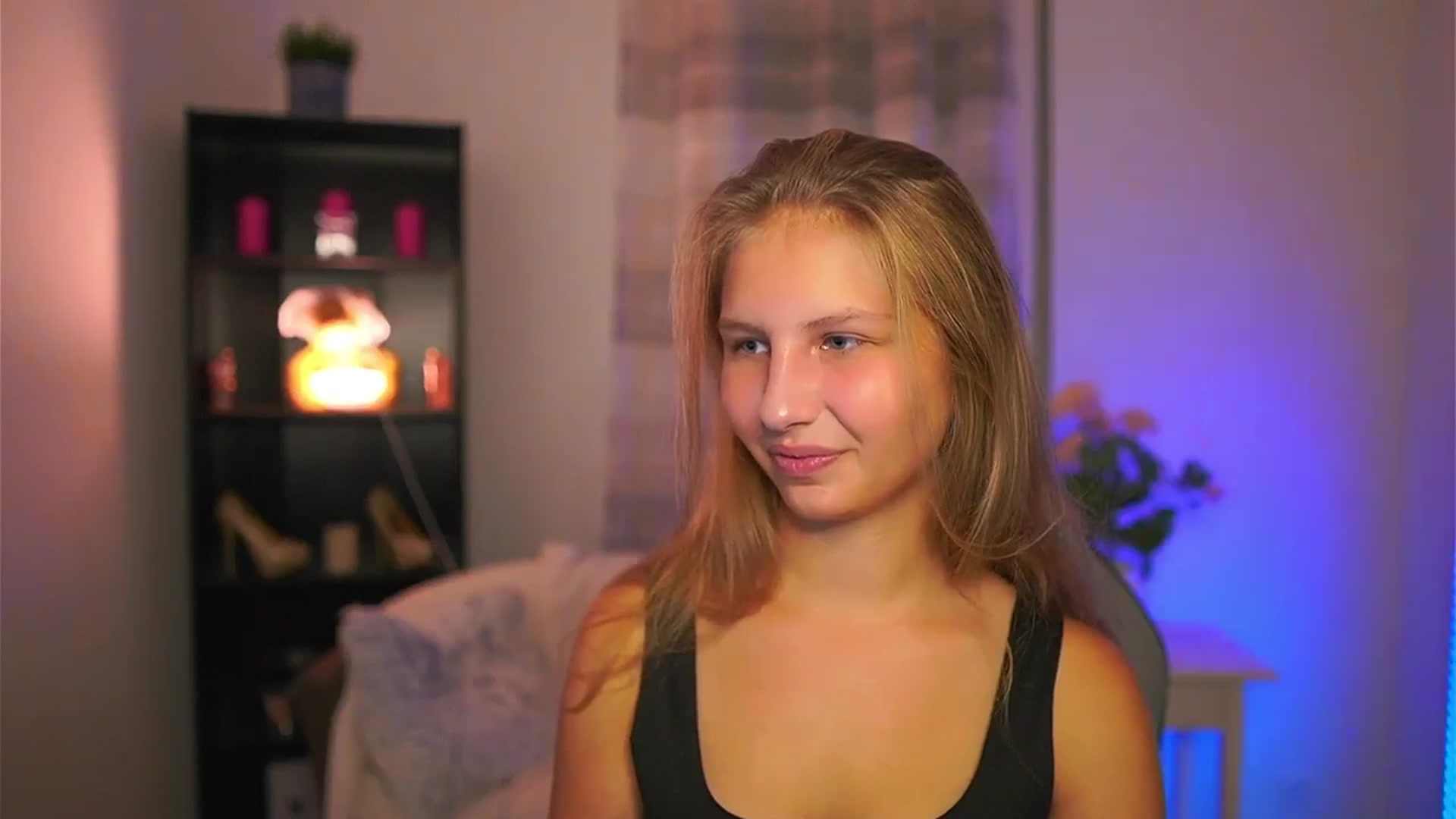 Gallery image thumbnail from Emmie_murray's myfreecams stream on, 10/18/2025, 16:37 image 9 of 20