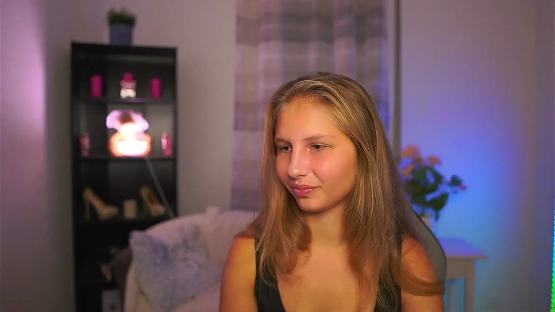 Gallery image thumbnail from Emmie_murray's myfreecams stream on, 10/18/2025, 16:37 image 20 of 20