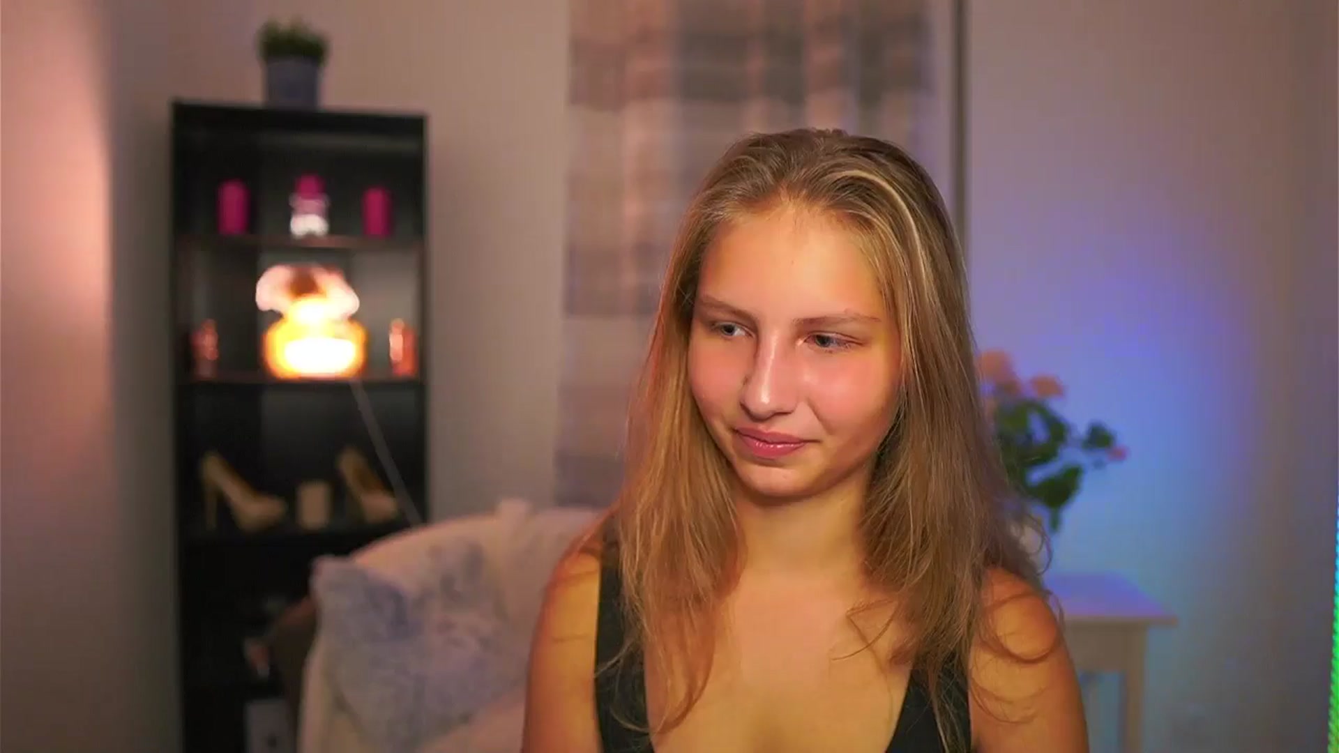 Gallery image thumbnail from Emmie_murray's myfreecams stream on, 10/18/2025, 16:37 image 11 of 20