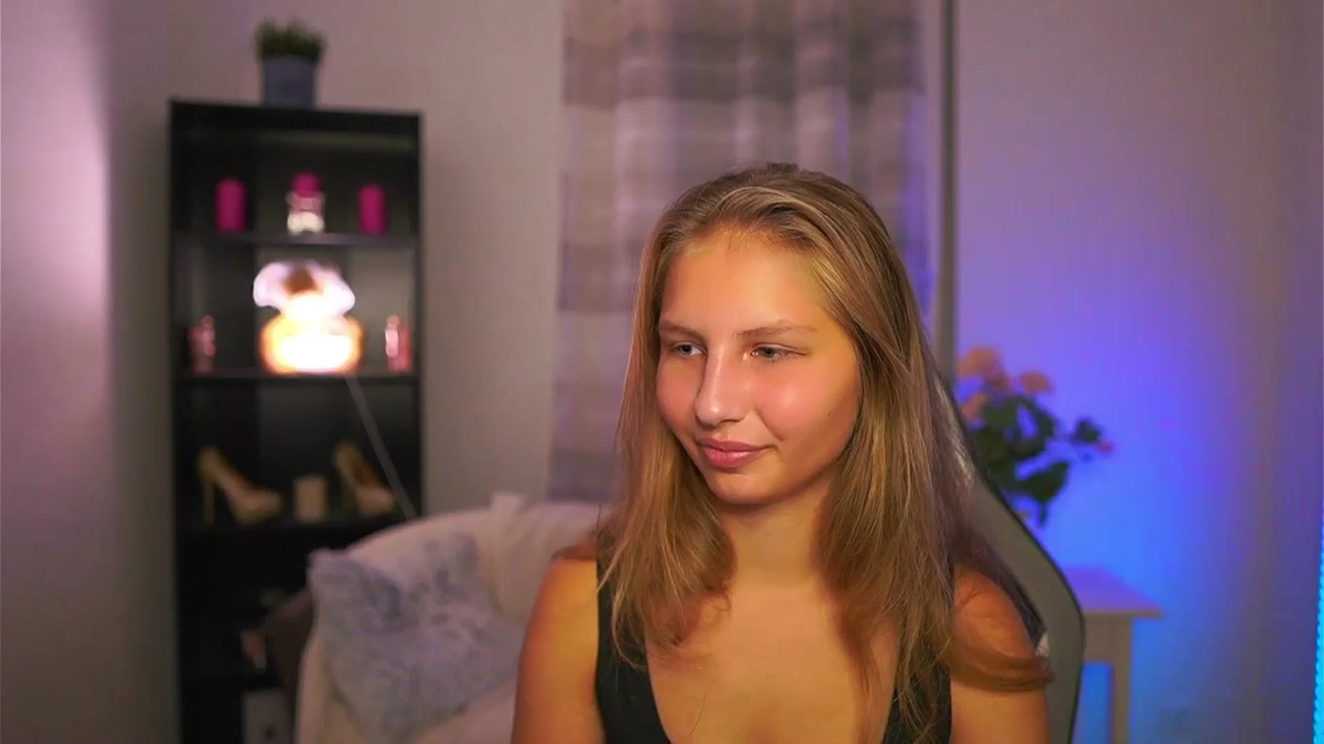 Gallery image thumbnail from Emmie_murray's myfreecams stream on, 10/18/2025, 16:37 image 19 of 20