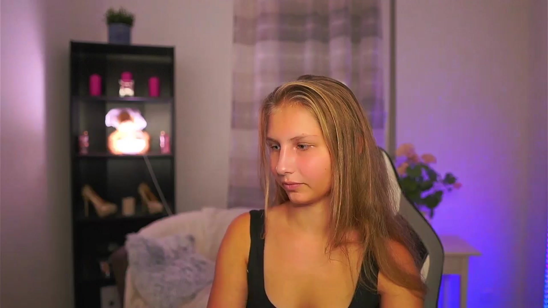 Gallery image thumbnail from Emmie_murray's myfreecams stream on, 10/18/2025, 17:18 image 12 of 20