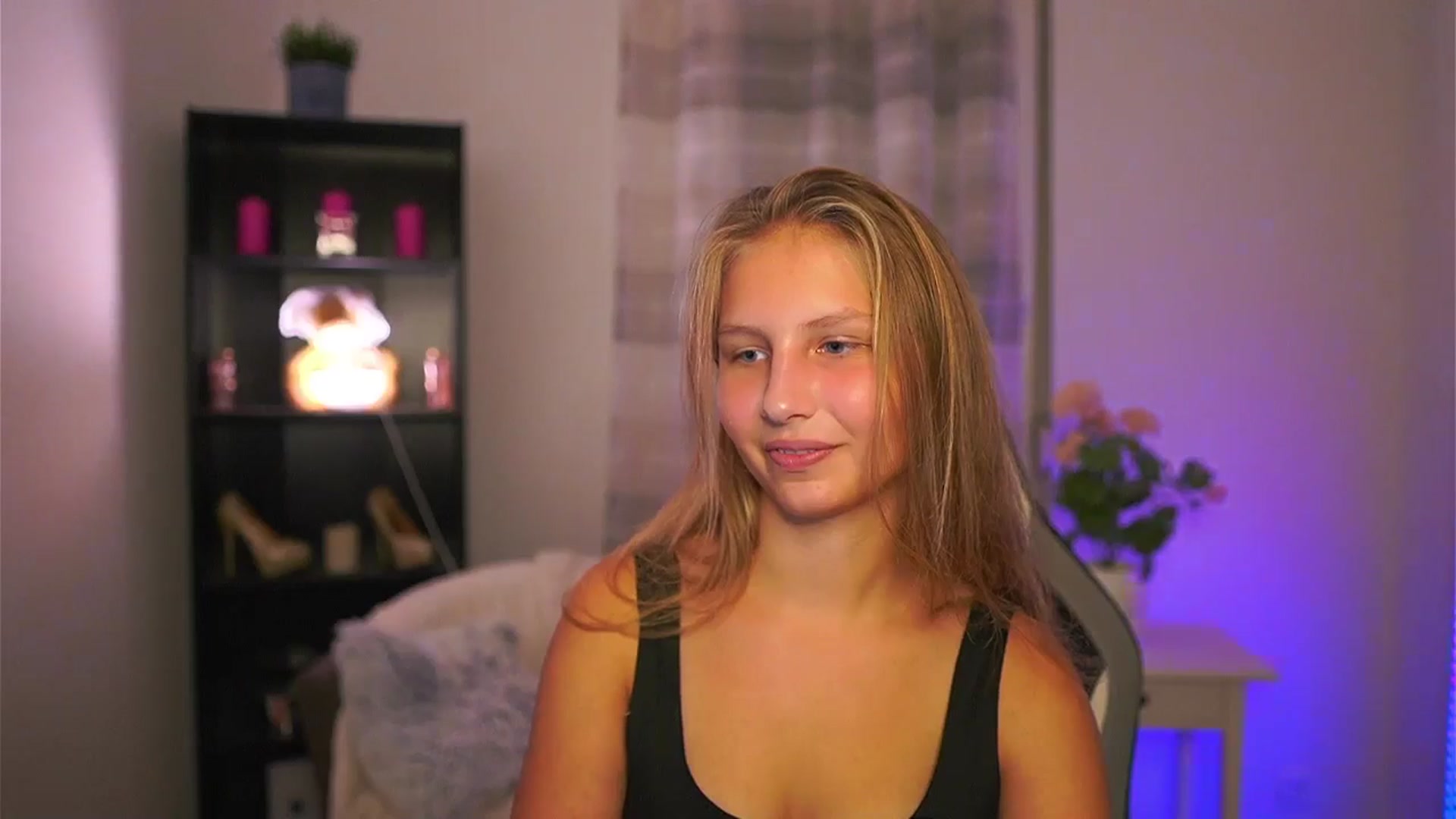 Gallery image thumbnail from Emmie_murray's myfreecams stream on, 10/18/2025, 17:18 image 7 of 20