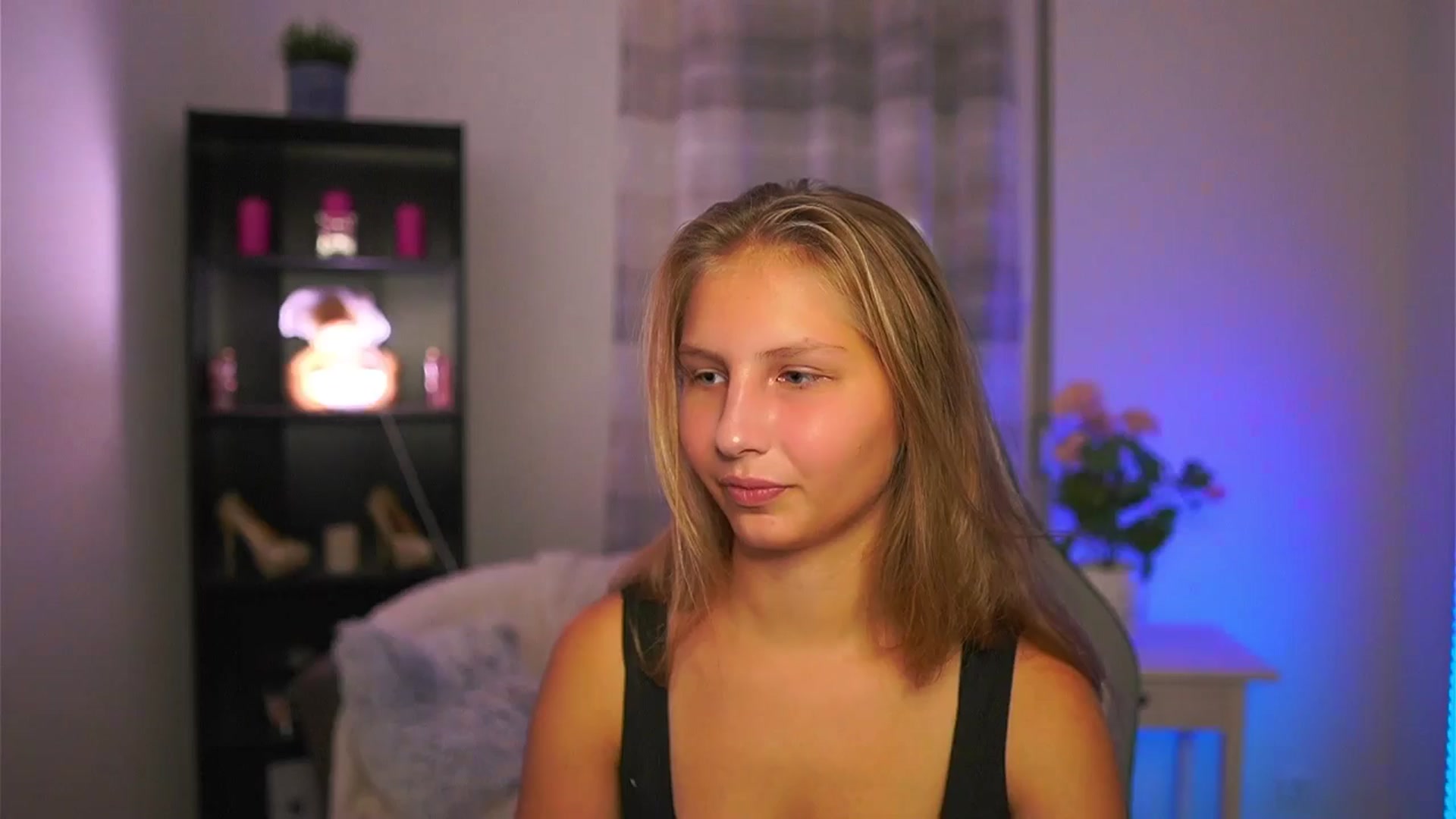 Gallery image thumbnail from Emmie_murray's myfreecams stream on, 10/18/2025, 17:18 image 1 of 20