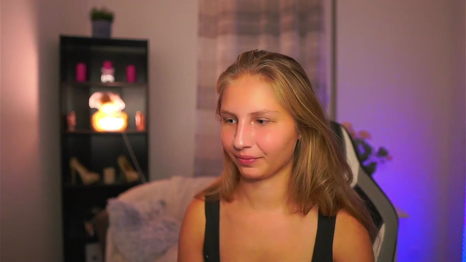 Gallery image thumbnail from Emmie_murray's myfreecams stream on, 10/18/2025, 17:18 image 2 of 20