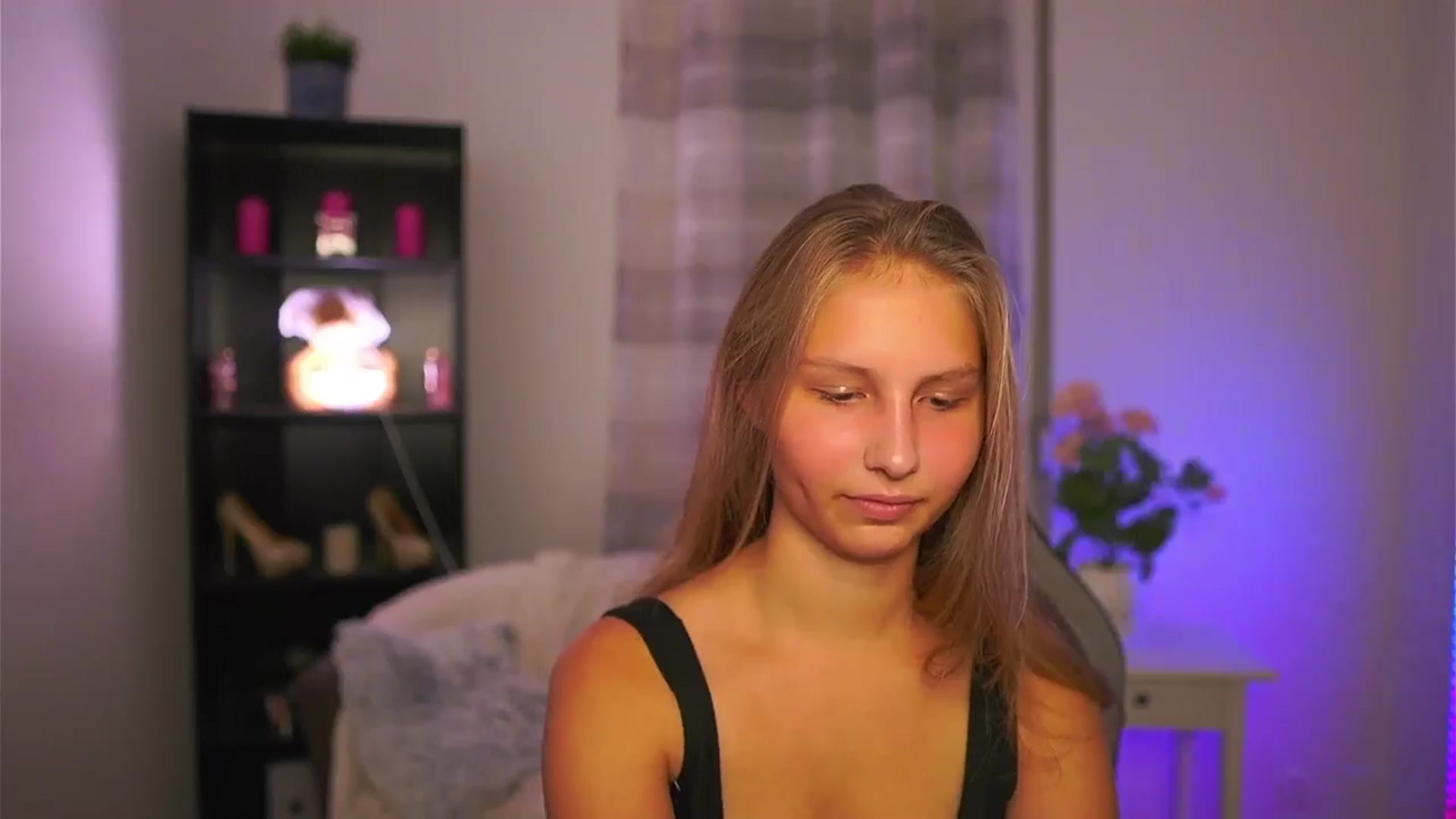 Gallery image thumbnail from Emmie_murray's myfreecams stream on, 10/18/2025, 17:18 image 8 of 20