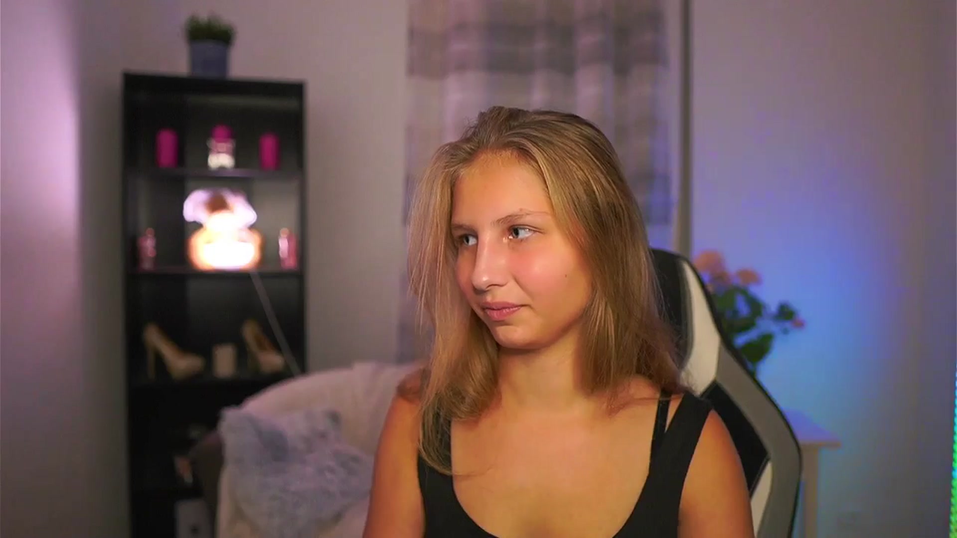 Gallery image thumbnail from Emmie_murray's myfreecams stream on, 10/18/2025, 17:18 image 20 of 20
