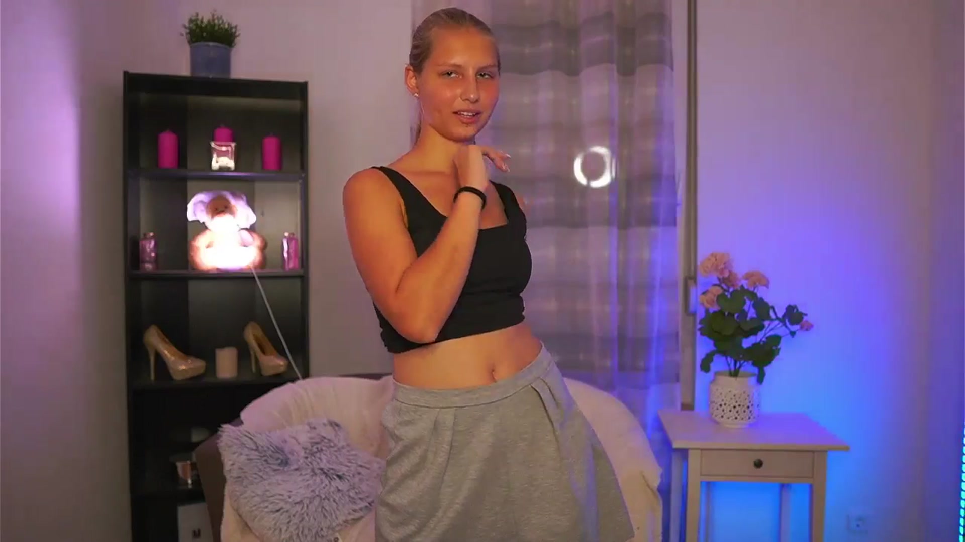 Gallery image thumbnail from Emmie_murray's myfreecams stream on, 10/18/2025, 19:04 image 14 of 20