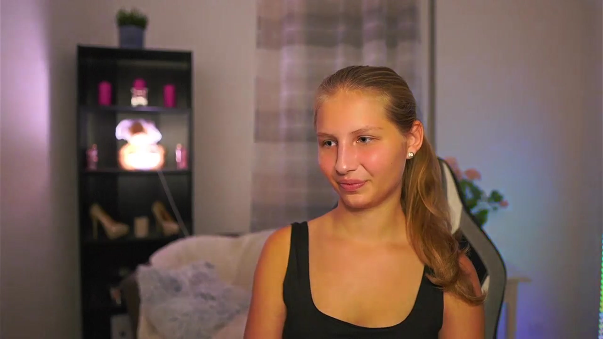 Gallery image thumbnail from Emmie_murray's myfreecams stream on, 10/18/2025, 19:04 image 6 of 20