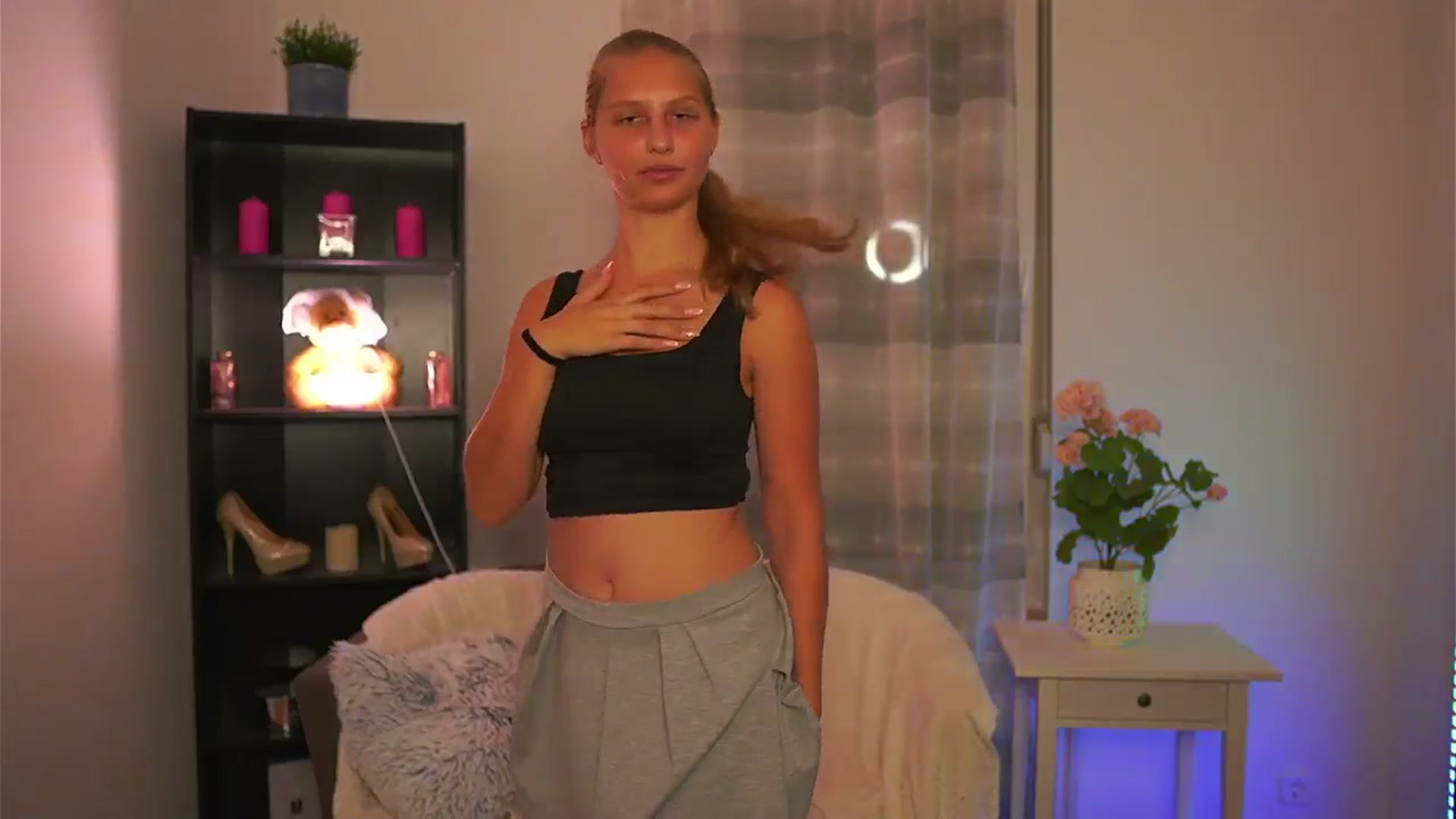 Gallery image thumbnail from Emmie_murray's myfreecams stream on, 10/18/2025, 19:04 image 12 of 20