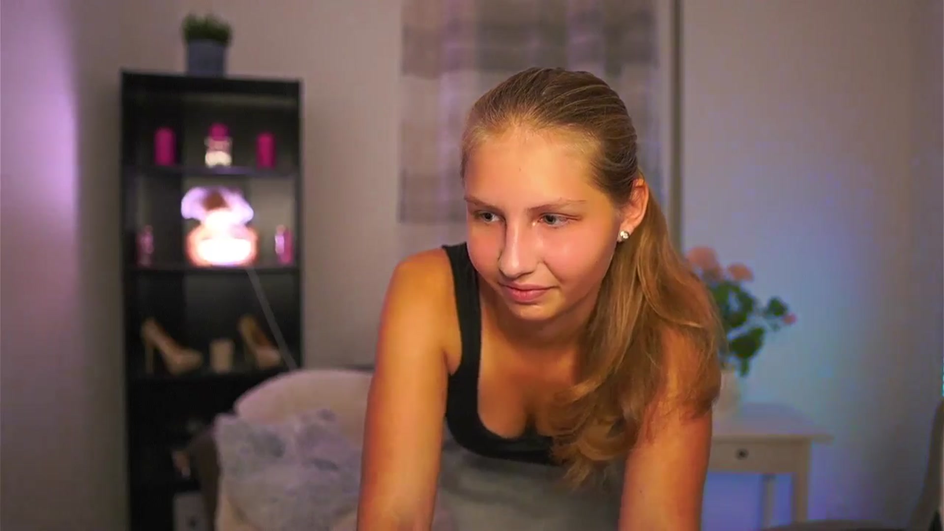Gallery image thumbnail from Emmie_murray's myfreecams stream on, 10/18/2025, 19:04 image 3 of 20