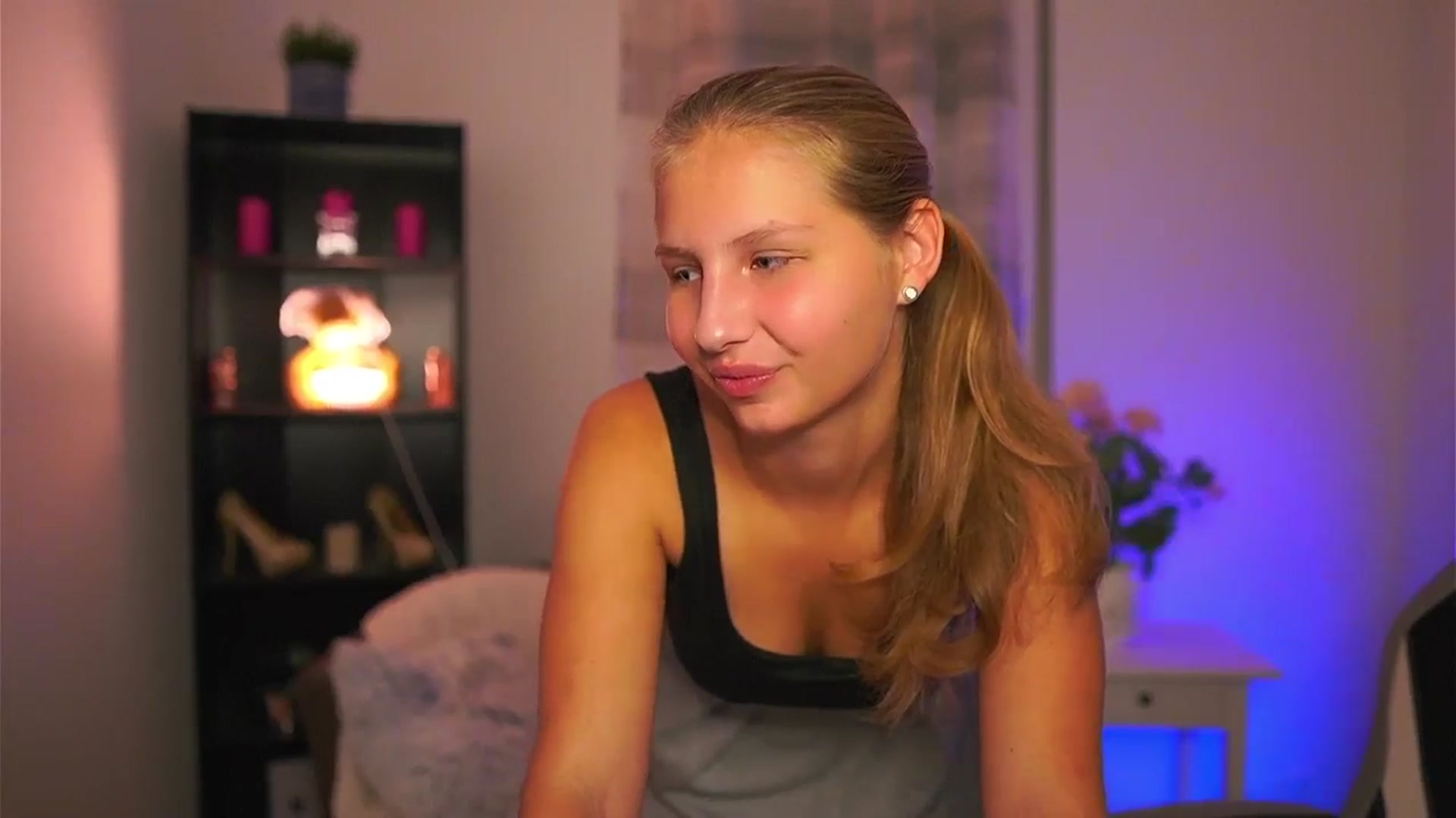 Gallery image thumbnail from Emmie_murray's myfreecams stream on, 10/18/2025, 19:04 image 2 of 20