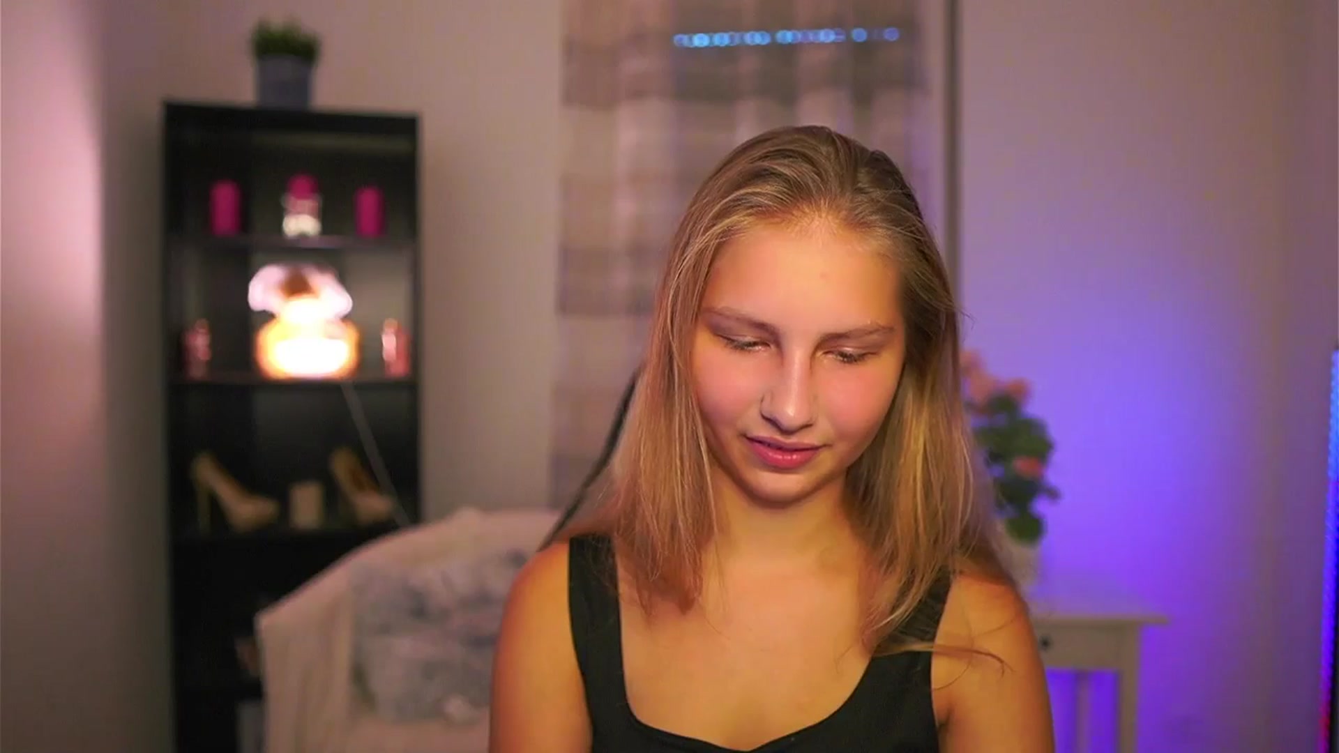 Gallery image thumbnail from Emmie_murray's myfreecams stream on, 10/19/2025, 14:43 image 6 of 20