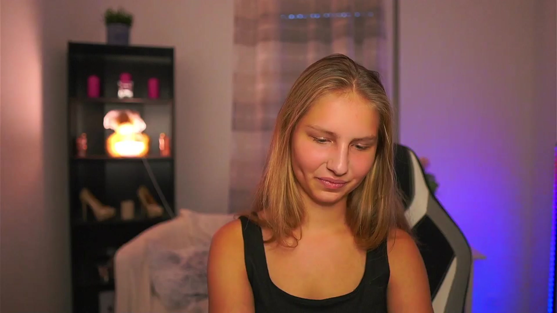 Gallery image thumbnail from Emmie_murray's myfreecams stream on, 10/19/2025, 15:40 image 13 of 20