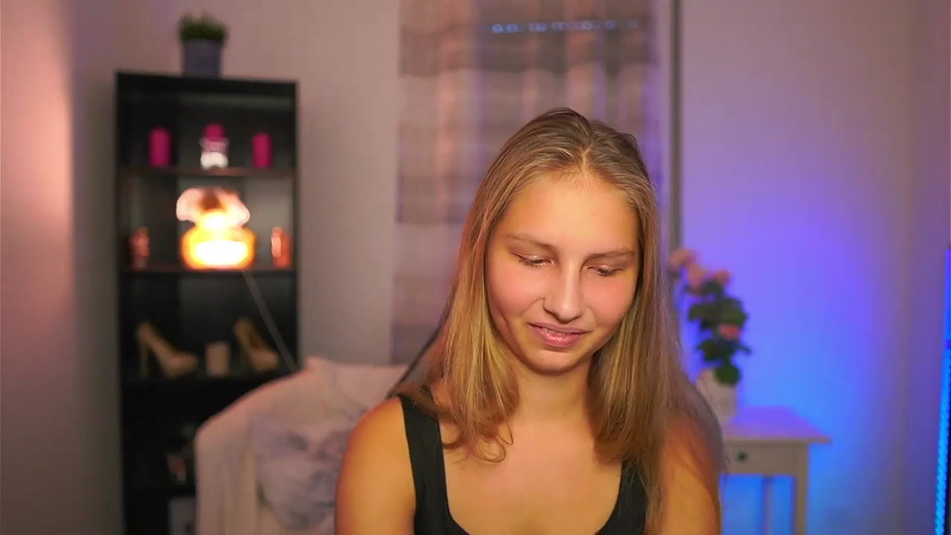 Gallery image thumbnail from Emmie_murray's myfreecams stream on, 10/19/2025, 15:40 image 16 of 20