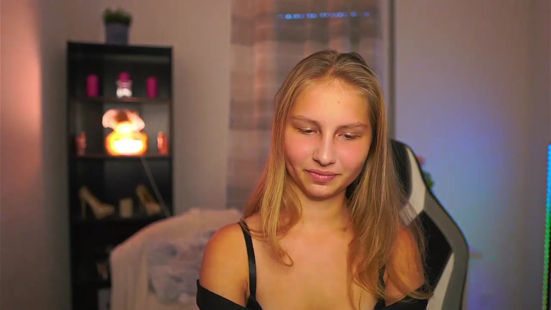 Gallery image thumbnail from Emmie_murray's myfreecams stream on, 10/19/2025, 15:40 image 4 of 20