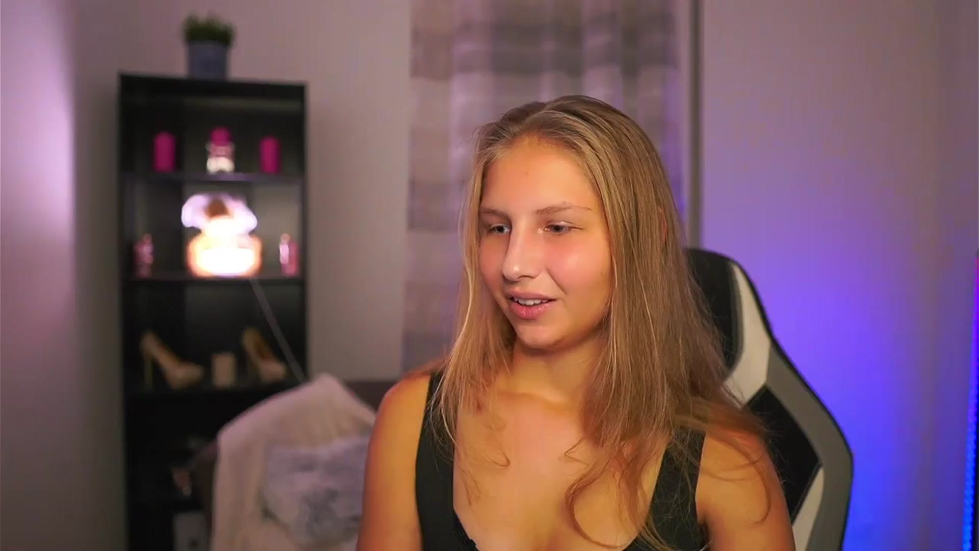 Gallery image thumbnail from Emmie_murray's myfreecams stream on, 10/19/2025, 16:45 image 20 of 20