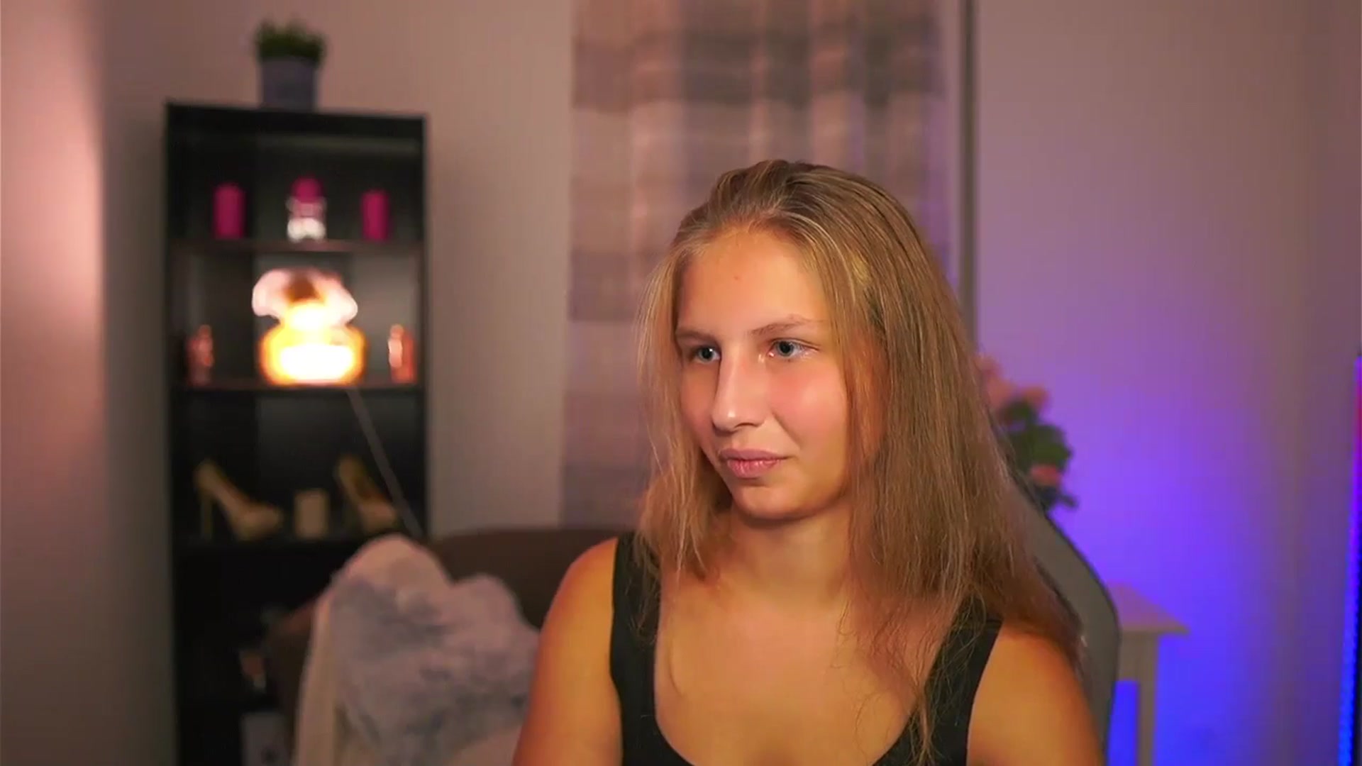 Gallery image thumbnail from Emmie_murray's myfreecams stream on, 10/19/2025, 18:02 image 4 of 20