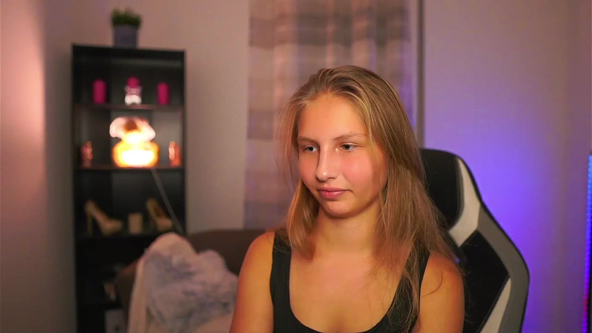 Gallery image thumbnail from Emmie_murray's myfreecams stream on, 10/19/2025, 18:02 image 18 of 20