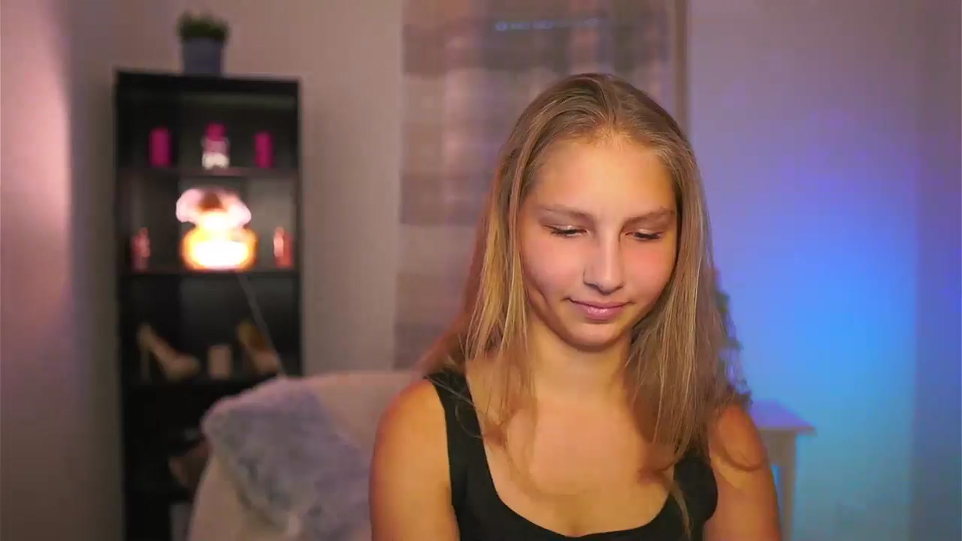 Gallery image thumbnail from Emmie_murray's myfreecams stream on, 10/23/2025, 14:06 image 12 of 20
